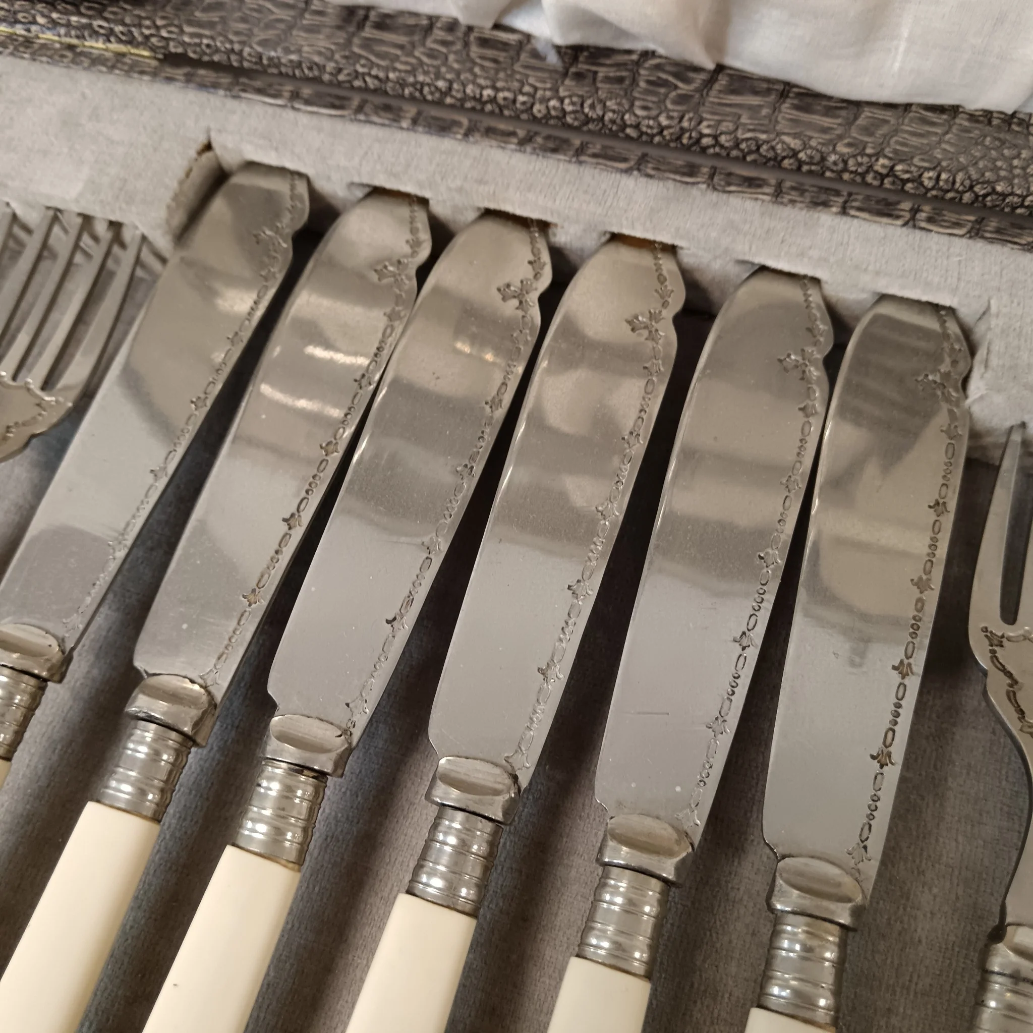 14 Piece Cutlery Set Stainless Steel Nickel Plated Fish Knife & Fork | Pre-loved - Image 4