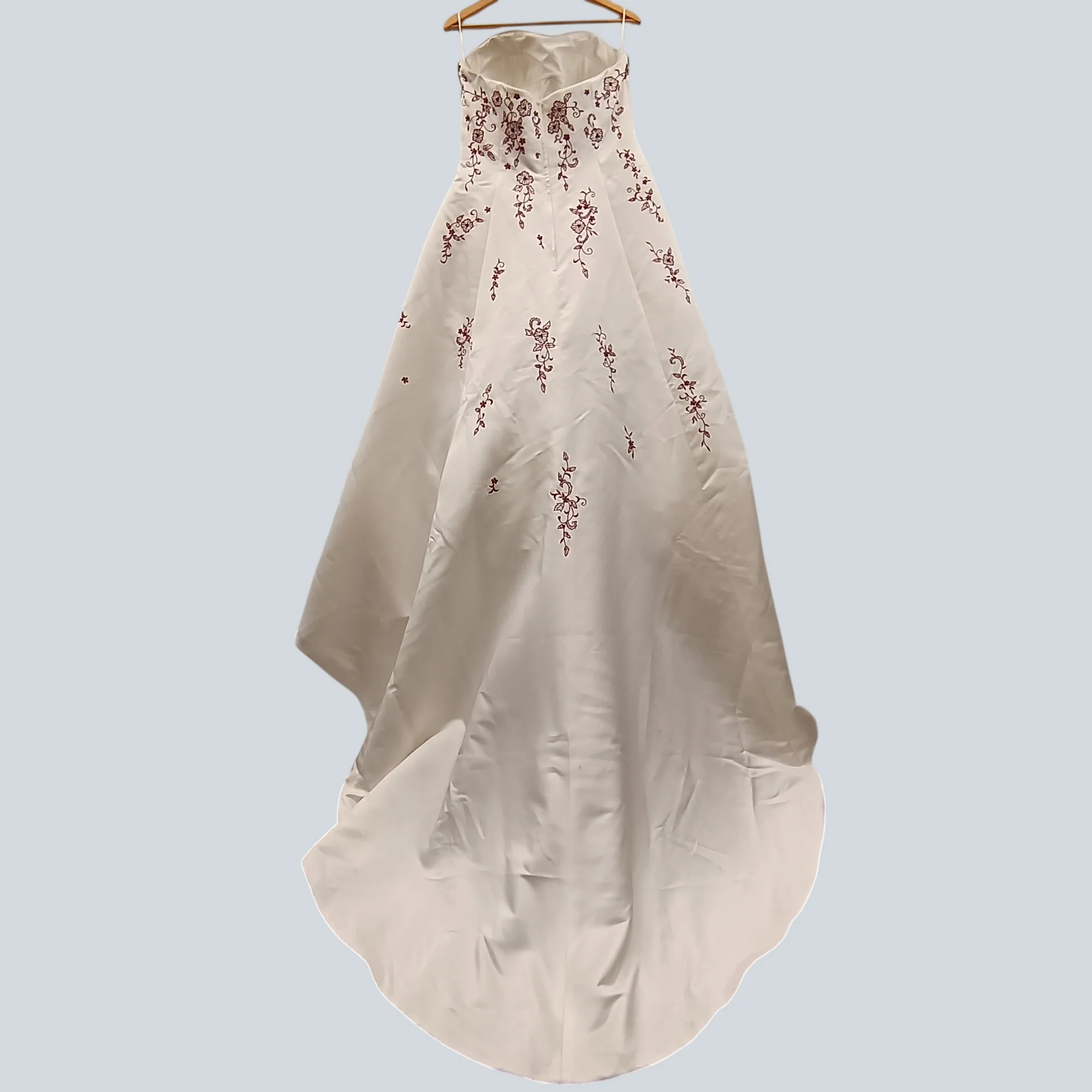 A&T by Lotus Orient Cop Hi-low White Wedding Dress Red Embroidered With Matching Shawl and Bag UK L - Womenswear | Pre-loved - Image 2