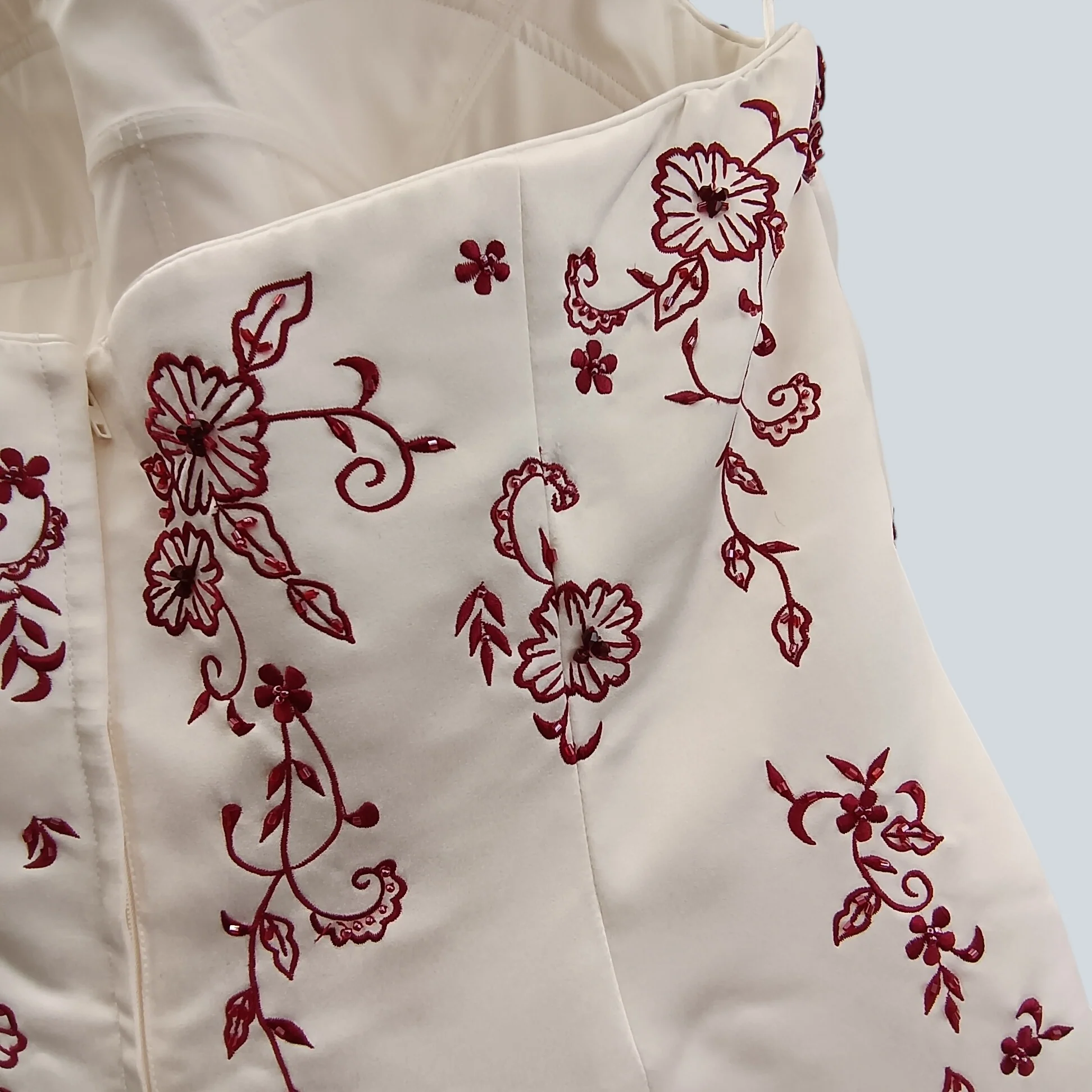 A&T by Lotus Orient Cop Hi-low White Wedding Dress Red Embroidered With Matching Shawl and Bag UK L - Womenswear | Pre-loved - Image 4