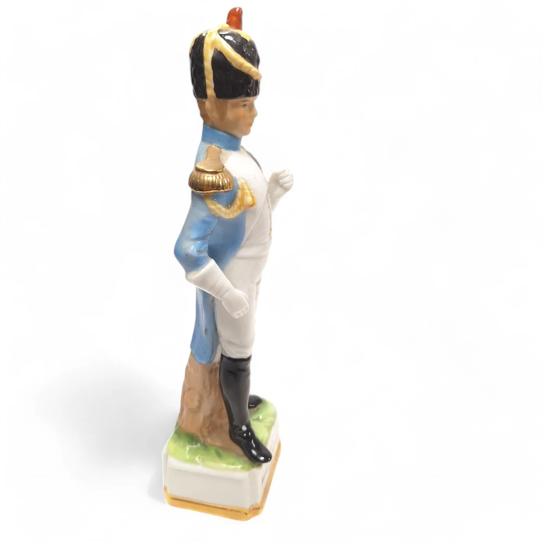 Alfretto Pocelain Officer Norse Grenadiers Figurine Decorative | Preloved - Image 3