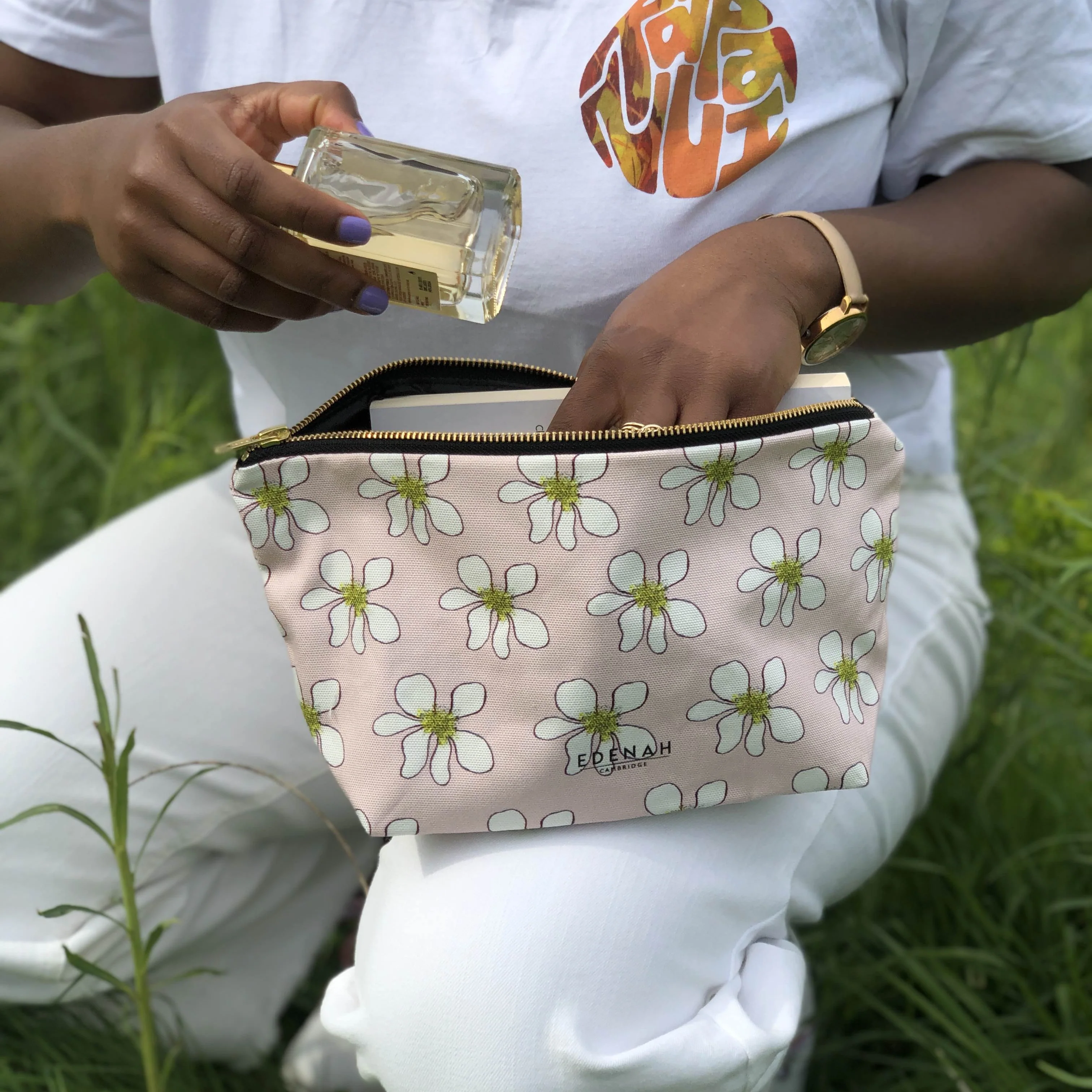 Baby Pink Daisy Makeup Bag | Edenah - Image 2