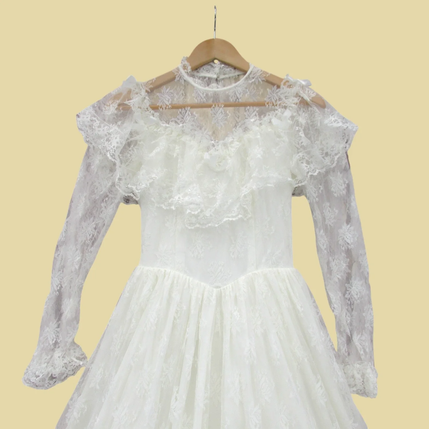Berkertex Vintage Wedding Dress Off White Lace UK 10 Womenswear | Pre-loved - Image 4