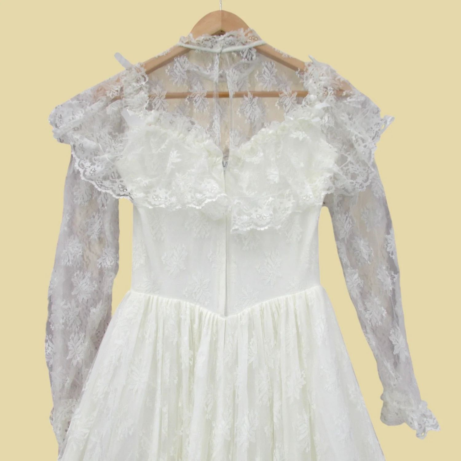 Berkertex Vintage Wedding Dress Off White Lace UK 10 Womenswear | Pre-loved - Image 5