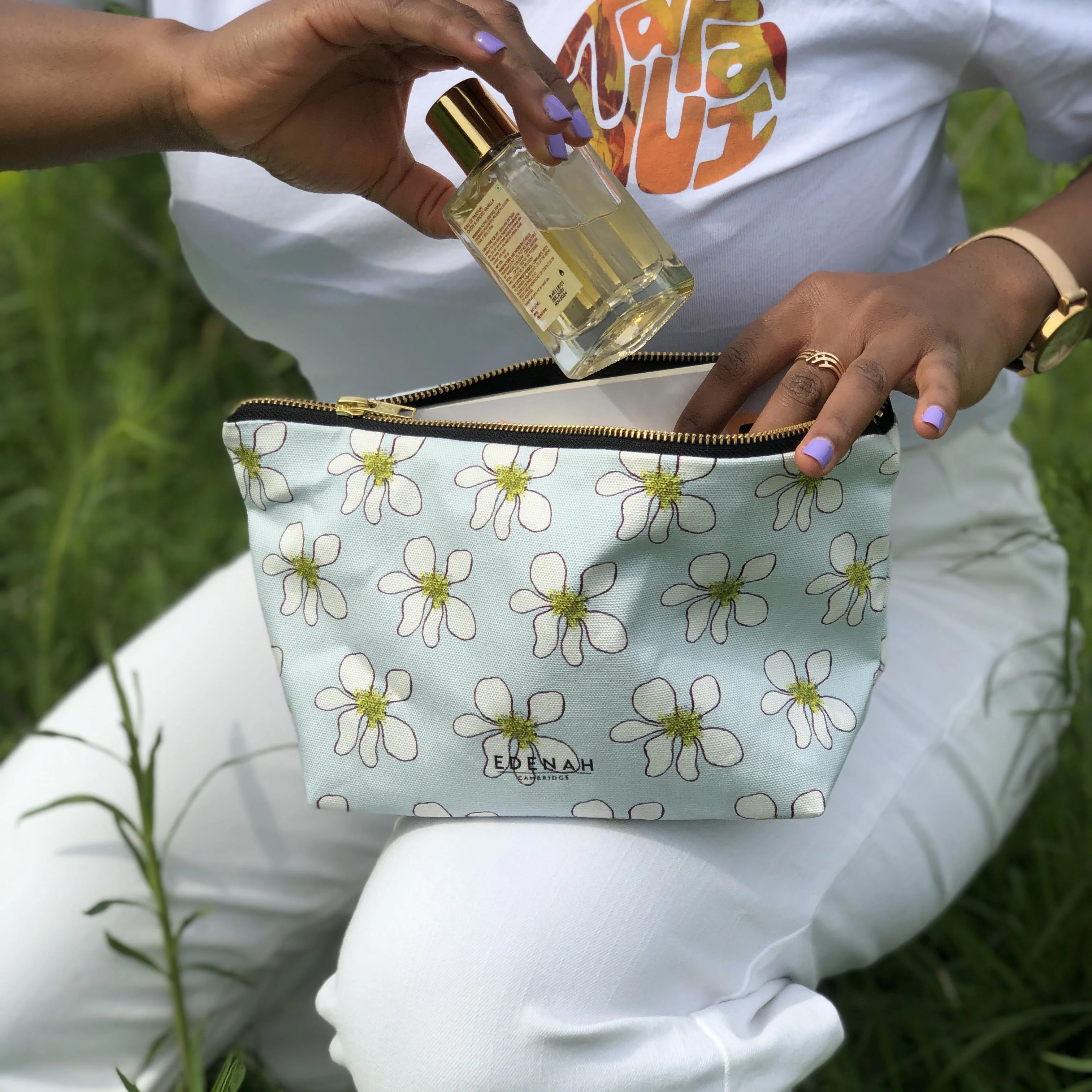 Blue Daisy Makeup Bag | Edenah - Image 2