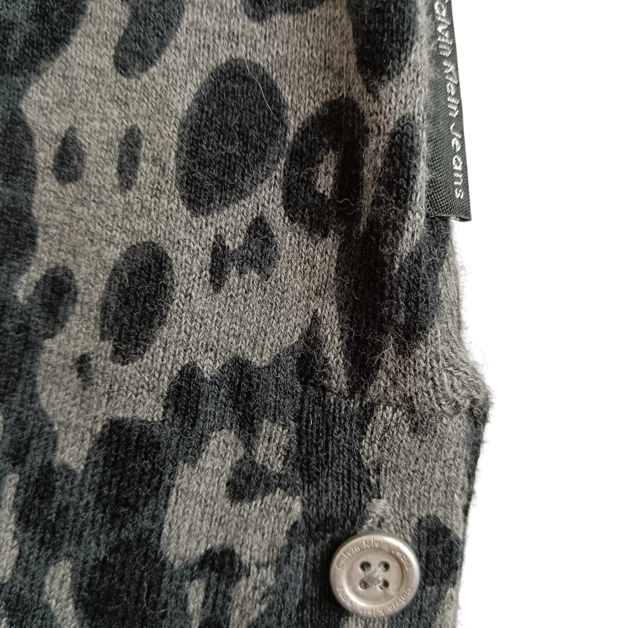Calvin Klein Jeans Ladies Grey Cardigan UK Small - Womenswear | Pre-loved - Image 4