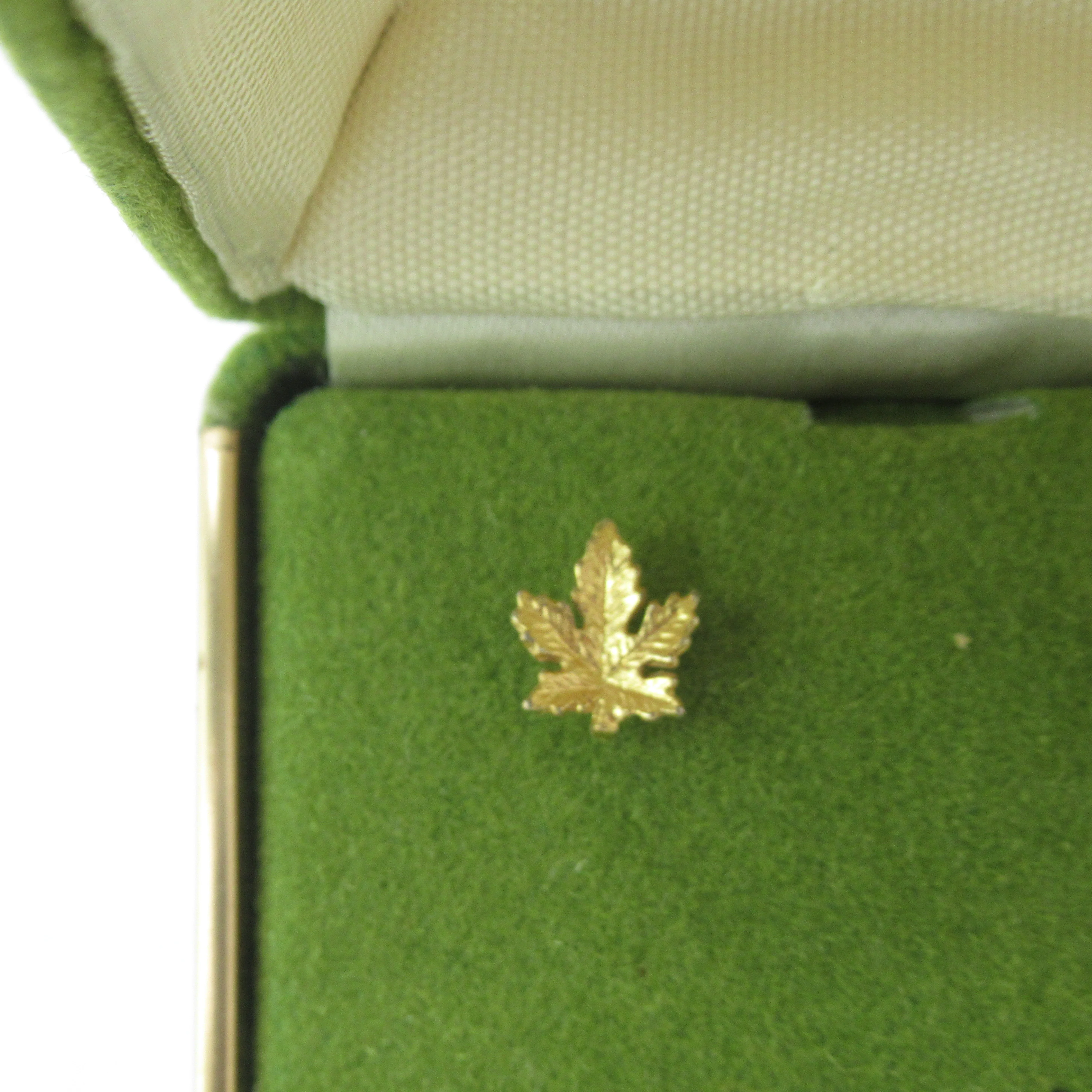 Earrings Costume Jewellery Maple Leaf Gold Plated Studs - Image 3