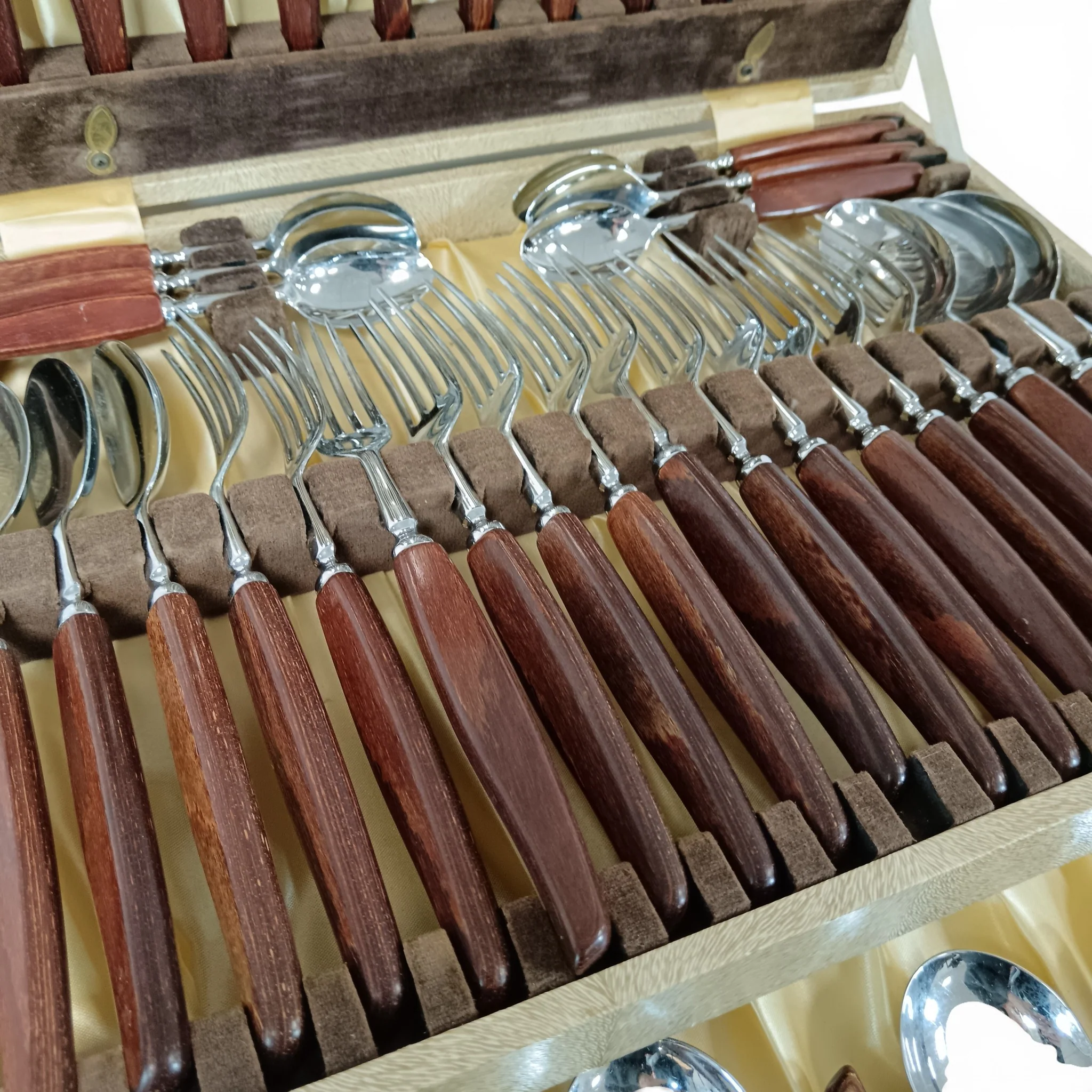 Glosswood 44 Piece Cutlery Set Stainless Steel Sheffield England | Pre-loved - Image 4