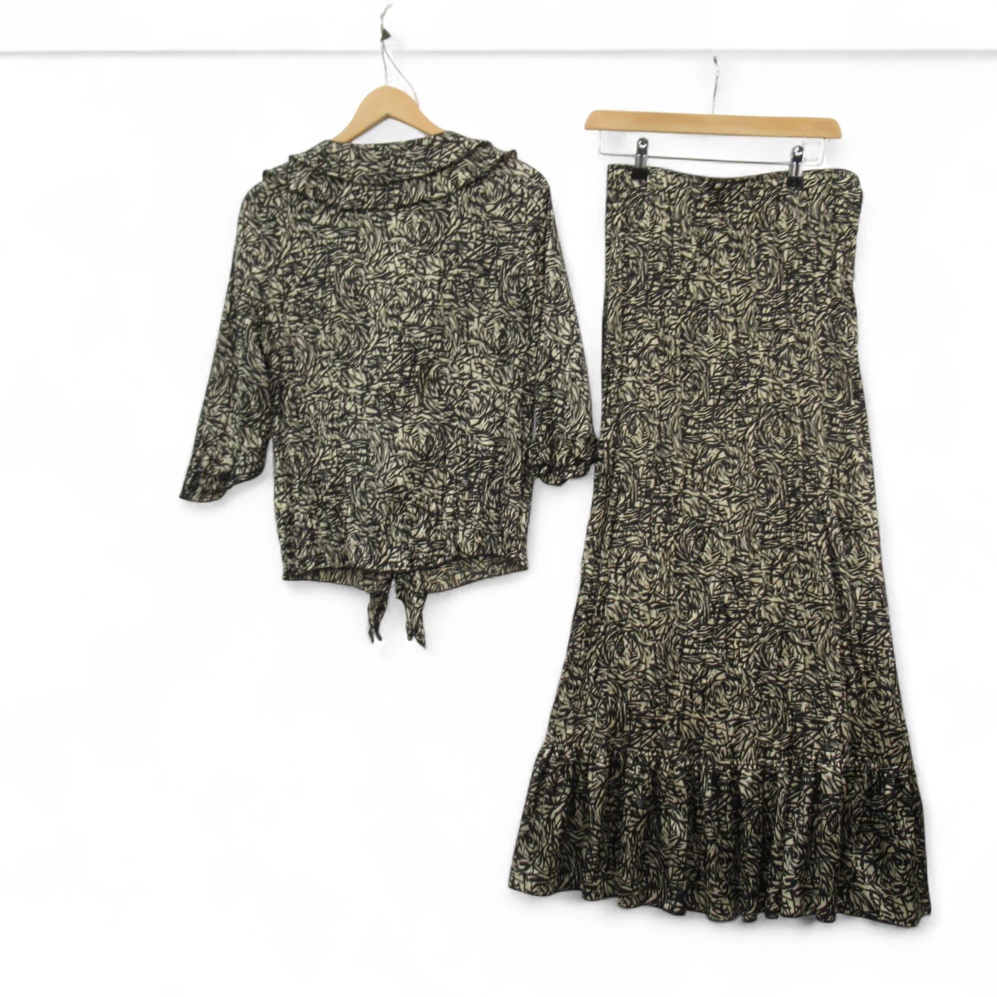 Hammer Silk Blouse Skirt Outfit Black Gold UK 14 Womenswear | Pre-loved - Image 2
