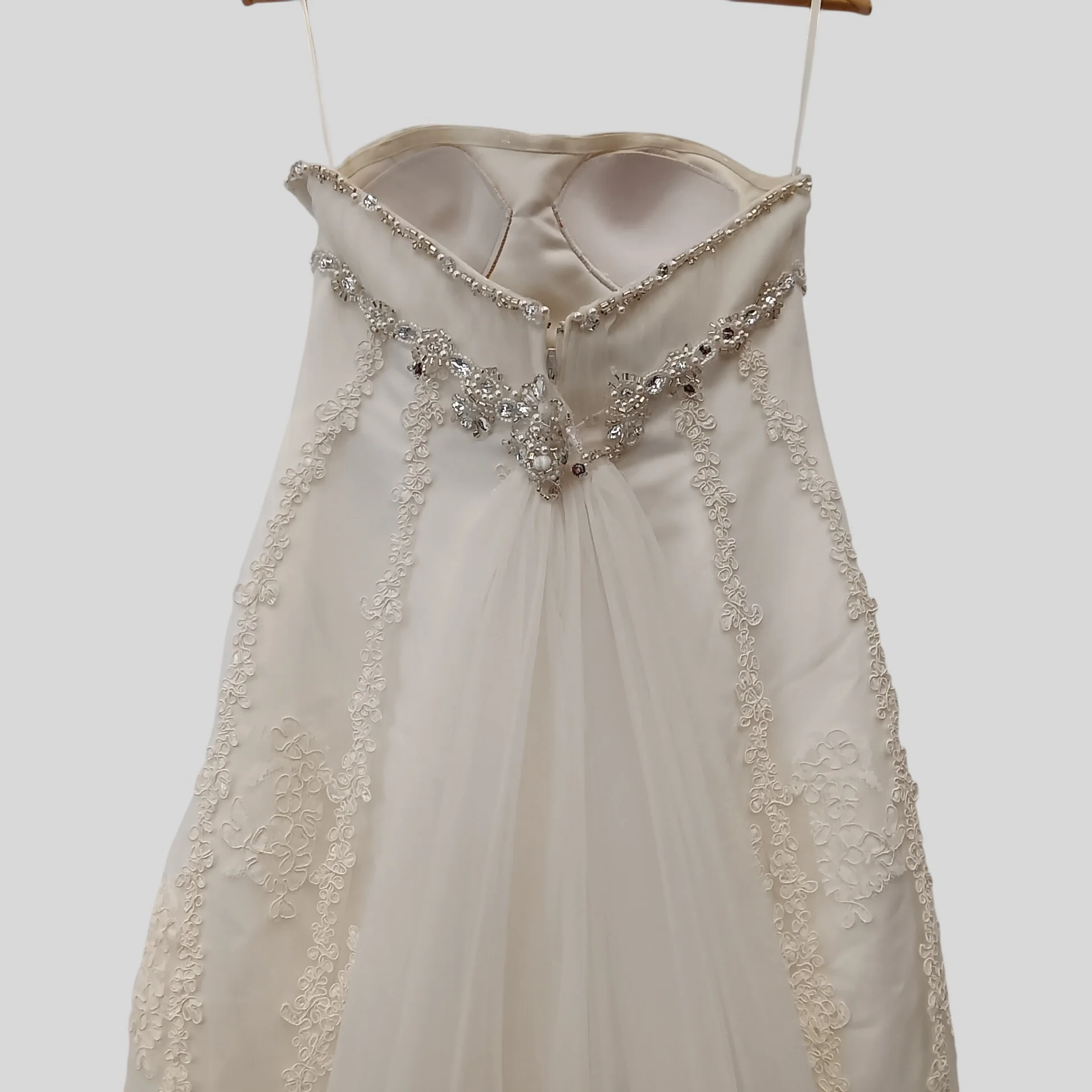 Kathy Ireland Wedding by 2Be Hi-low Strapless Wedding Dress UK Medium Womenswear | Pre-loved - Image 4