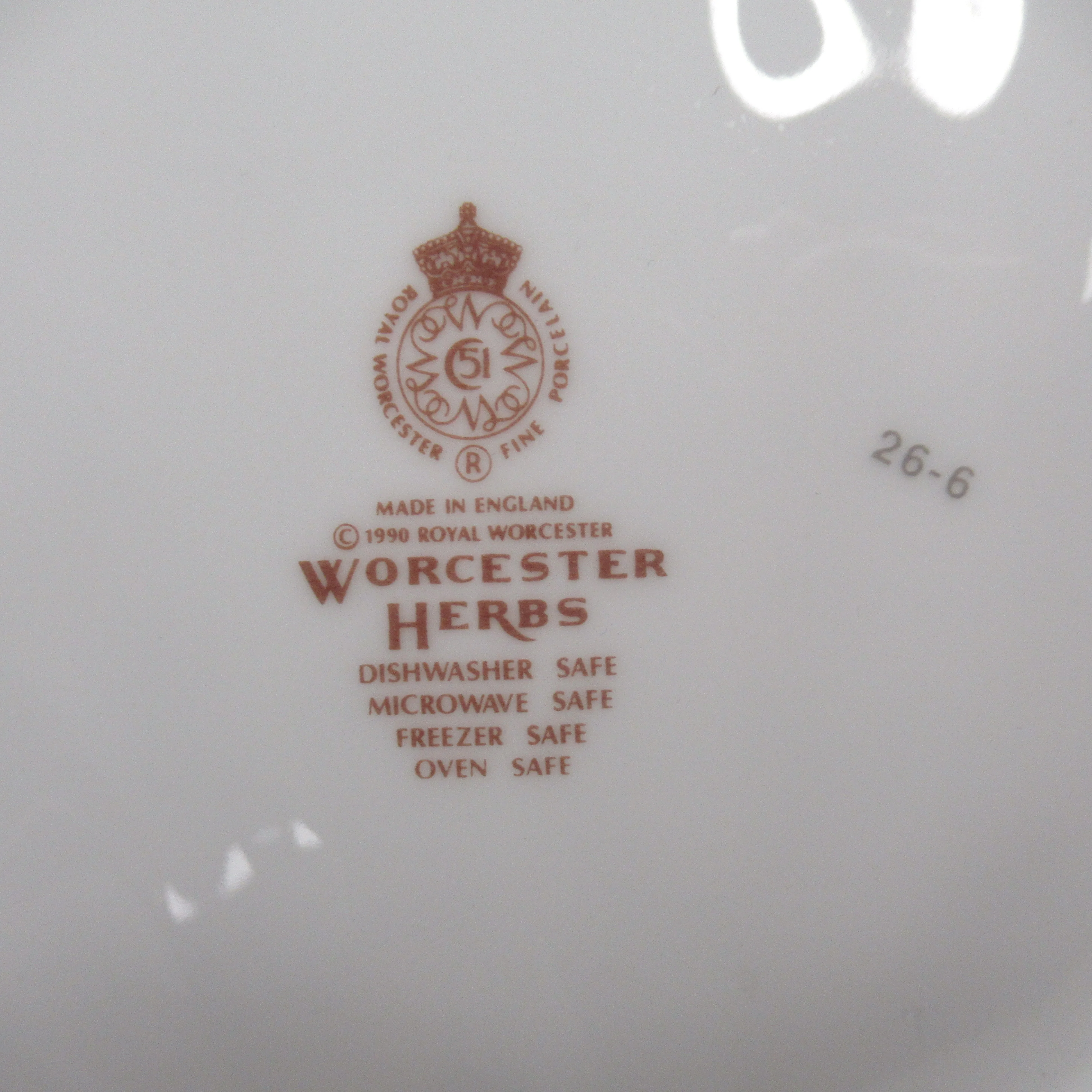 Royal Worcester 1990 Herbs Shell Shaped Dish Porcelain 9" | Pre-loved - Image 5