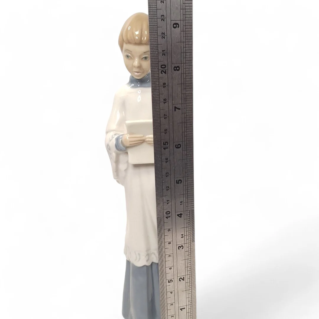 Casades Figurine Person Holding Paper Sheet Decorative | Preloved - Image 2