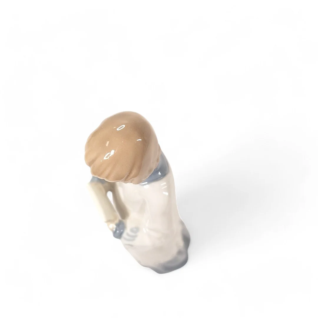 Casades Figurine Person Holding Paper Sheet Decorative | Preloved - Image 6