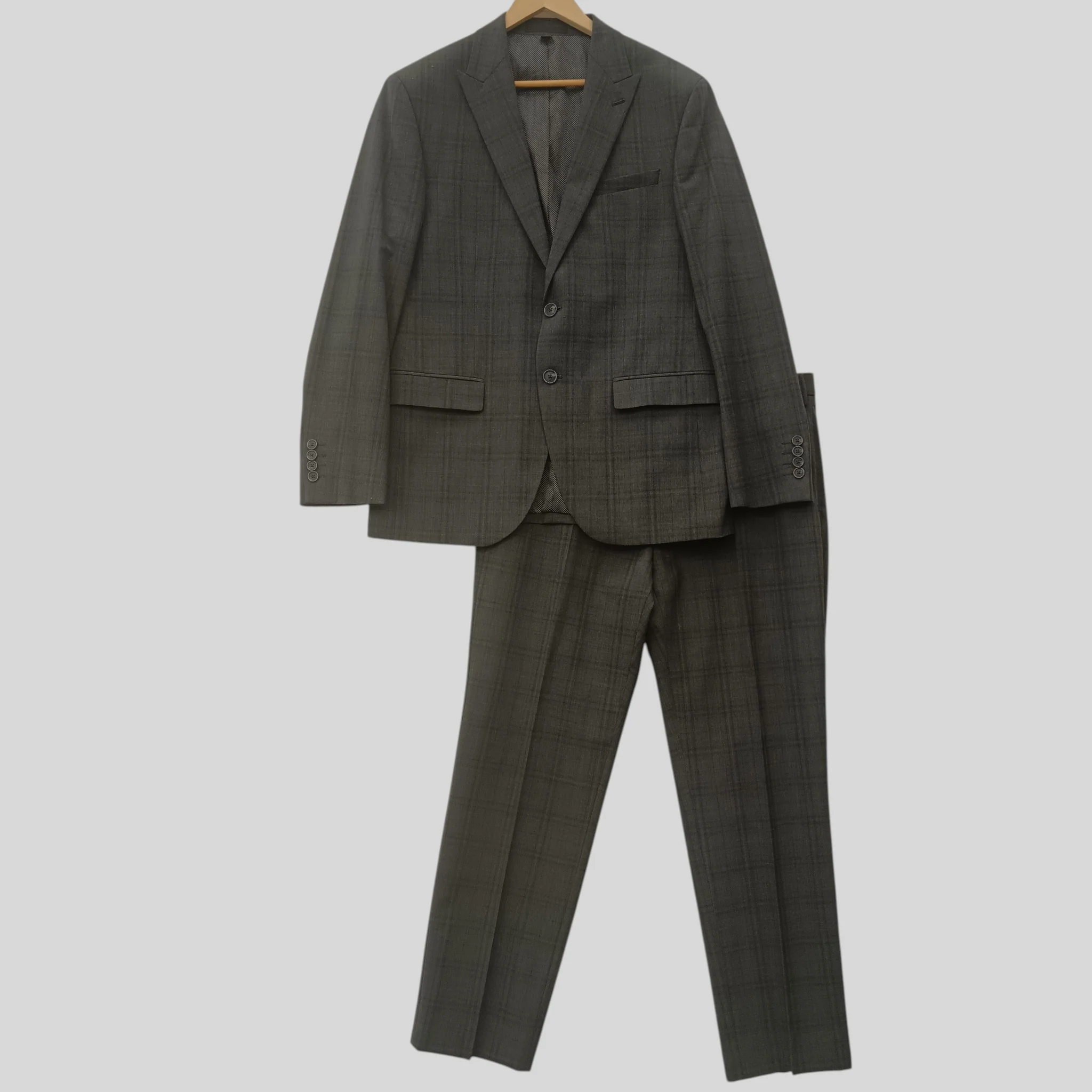 M&S Men's 2 Pieces Tailored Suit Grey Checker Wool Mix 40" Short - Menswear | Pre-loved