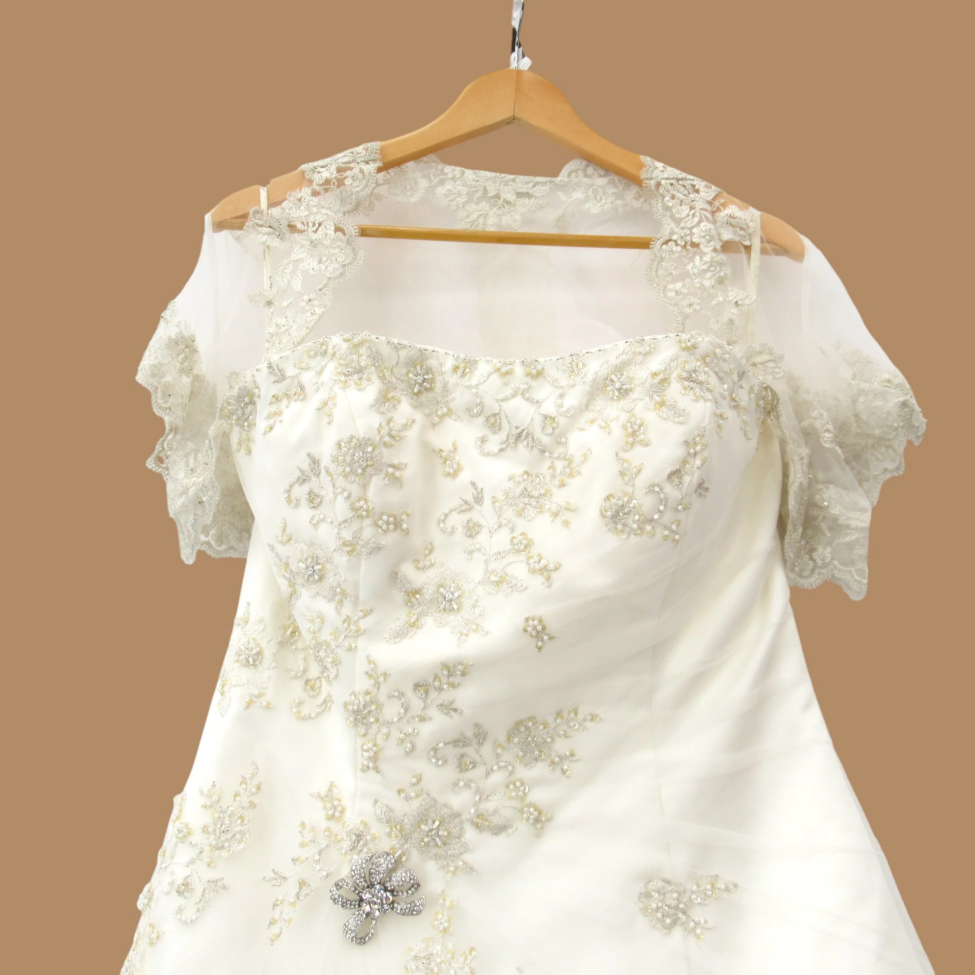 Mark Lesley Wedding Dress Ivory UK 16 Womenswear | Pre-loved - Image 2