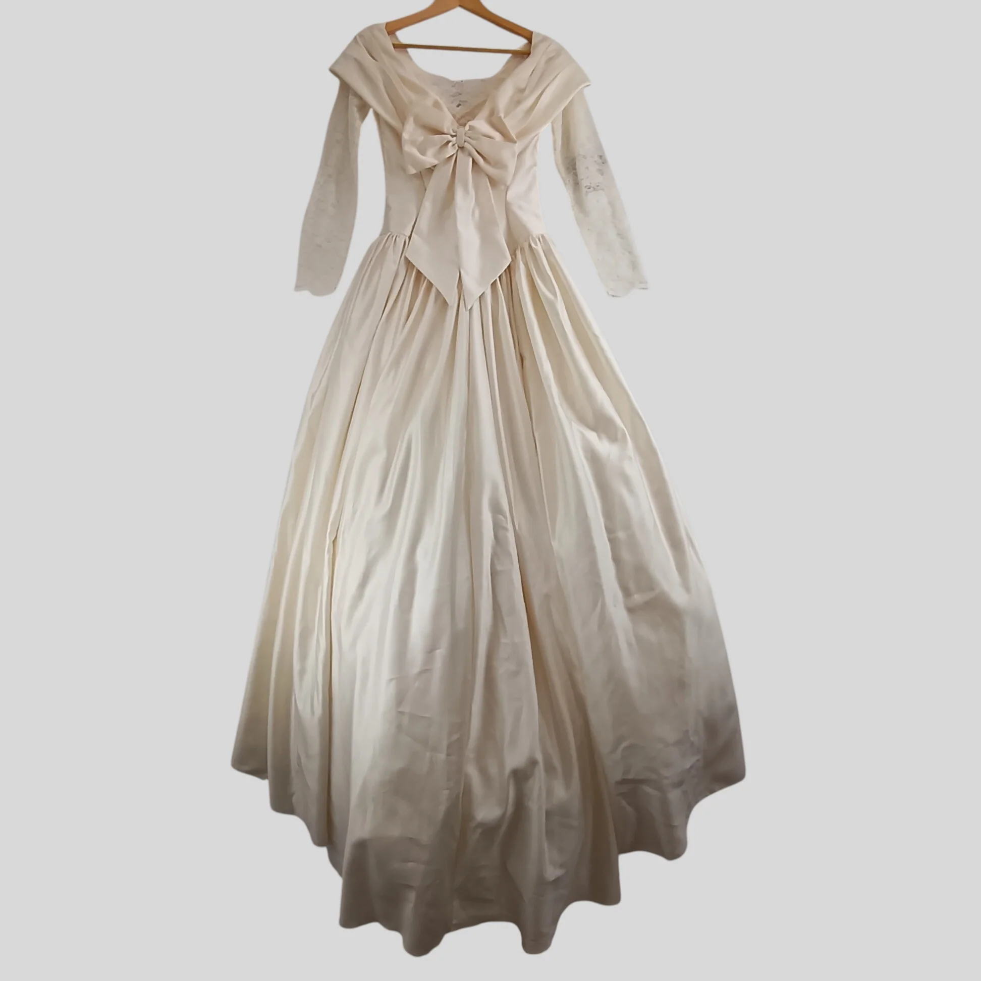 Master Drycleaner Beautiful Champagne  Wedding Dress  Lace Sleeves UK S Womenswear | Pre-loved - Image 2