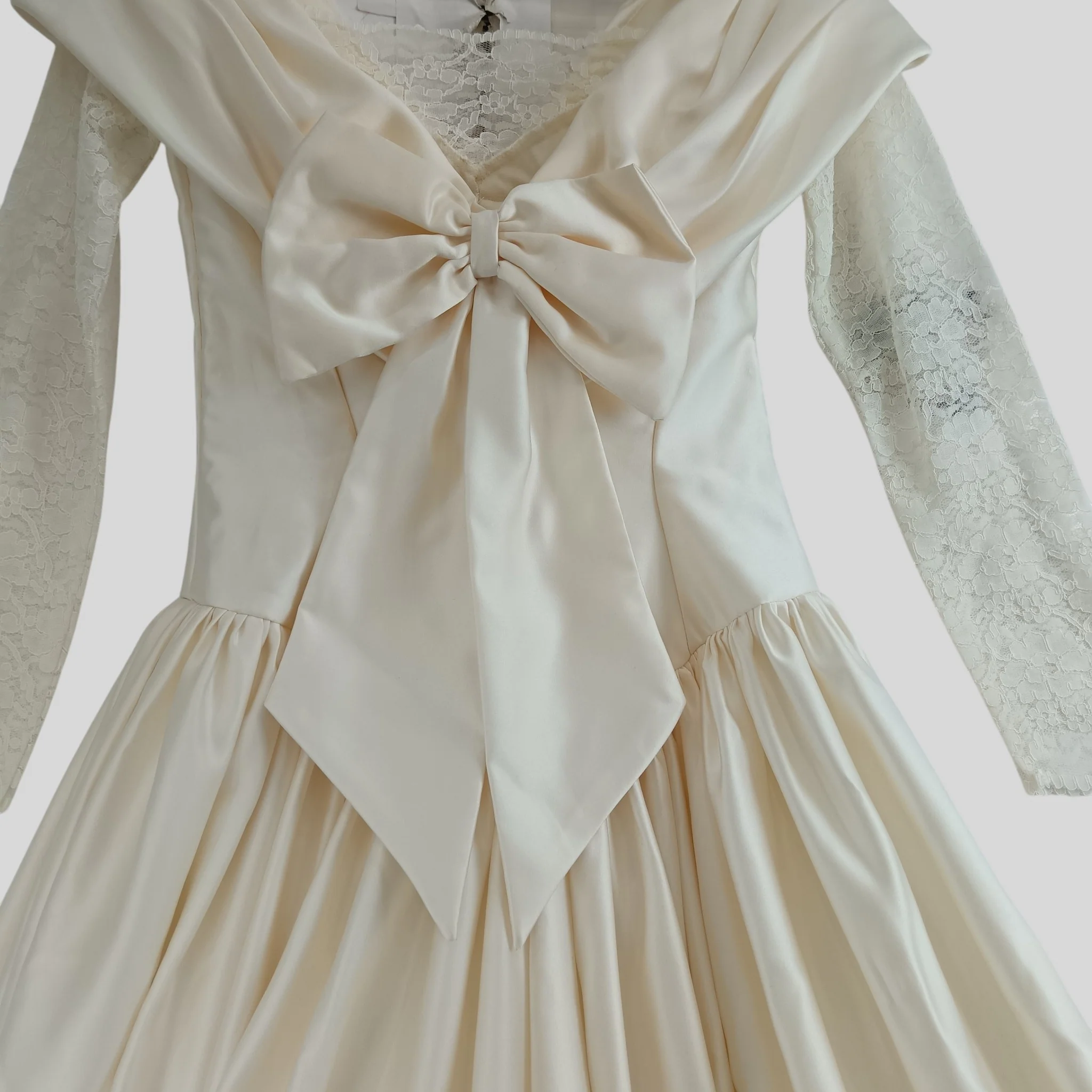 Master Drycleaner Beautiful Champagne  Wedding Dress  Lace Sleeves UK S Womenswear | Pre-loved - Image 3