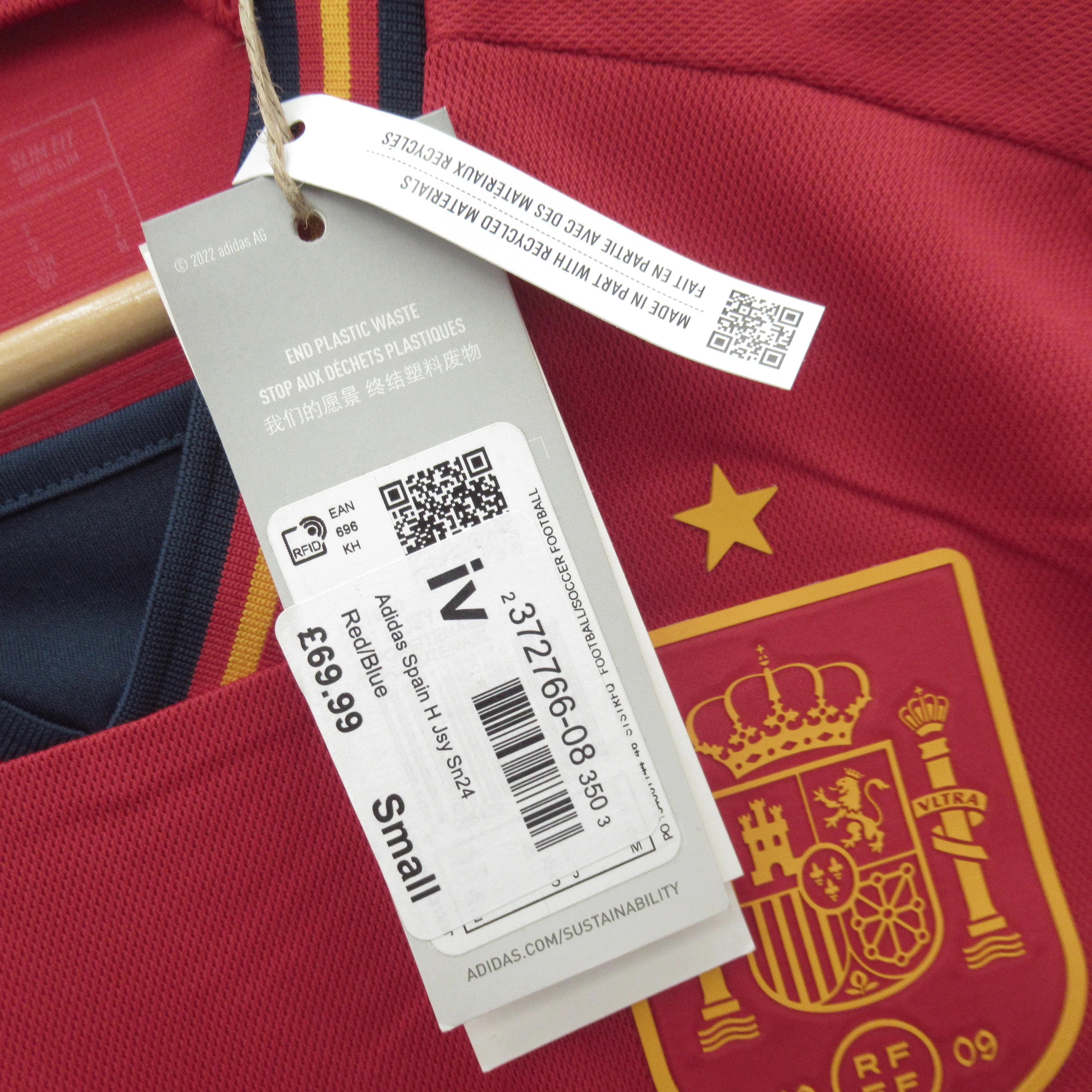 Men's Spain FC Football Shirt Small UK Slim Fit Sports Top | Pre-loved - Image 4