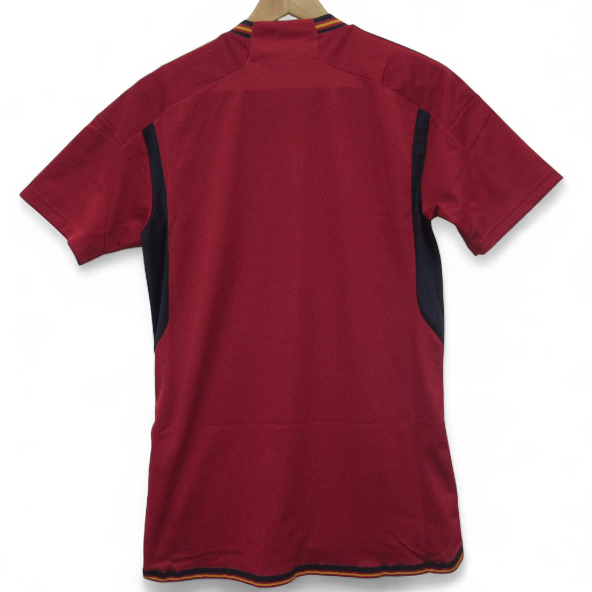 Men's Spain FC Football Shirt Small UK Slim Fit Sports Top | Pre-loved - Image 5