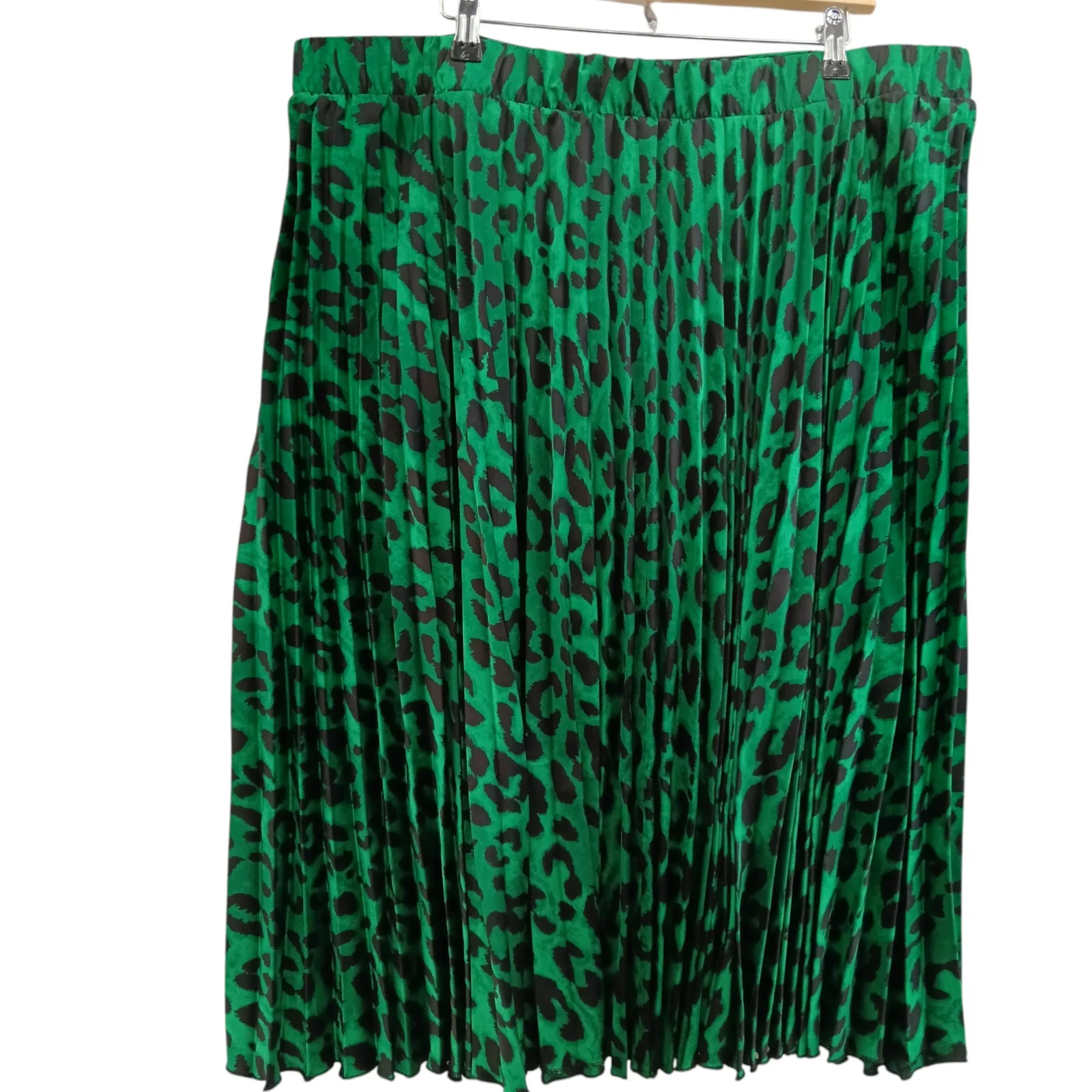 New Look Curves Green Leopard Print Pleated Midi Skirt UK 24 Womenswear | Pre-loved - Image 2