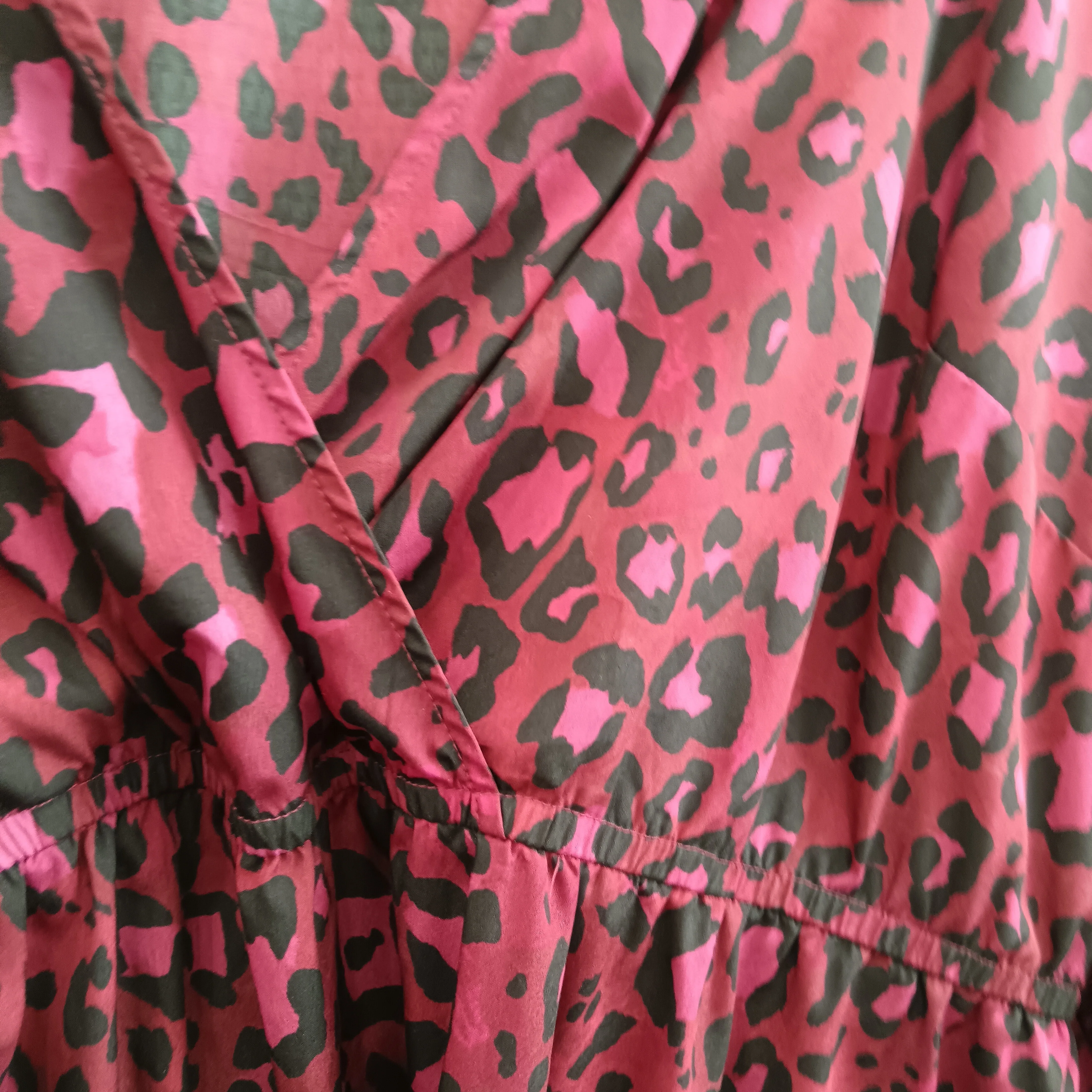 New Look Curves Knee Length V-neck Animal Print Burgundy Dress UK 24  Womenswear | Pre-loved - Image 4