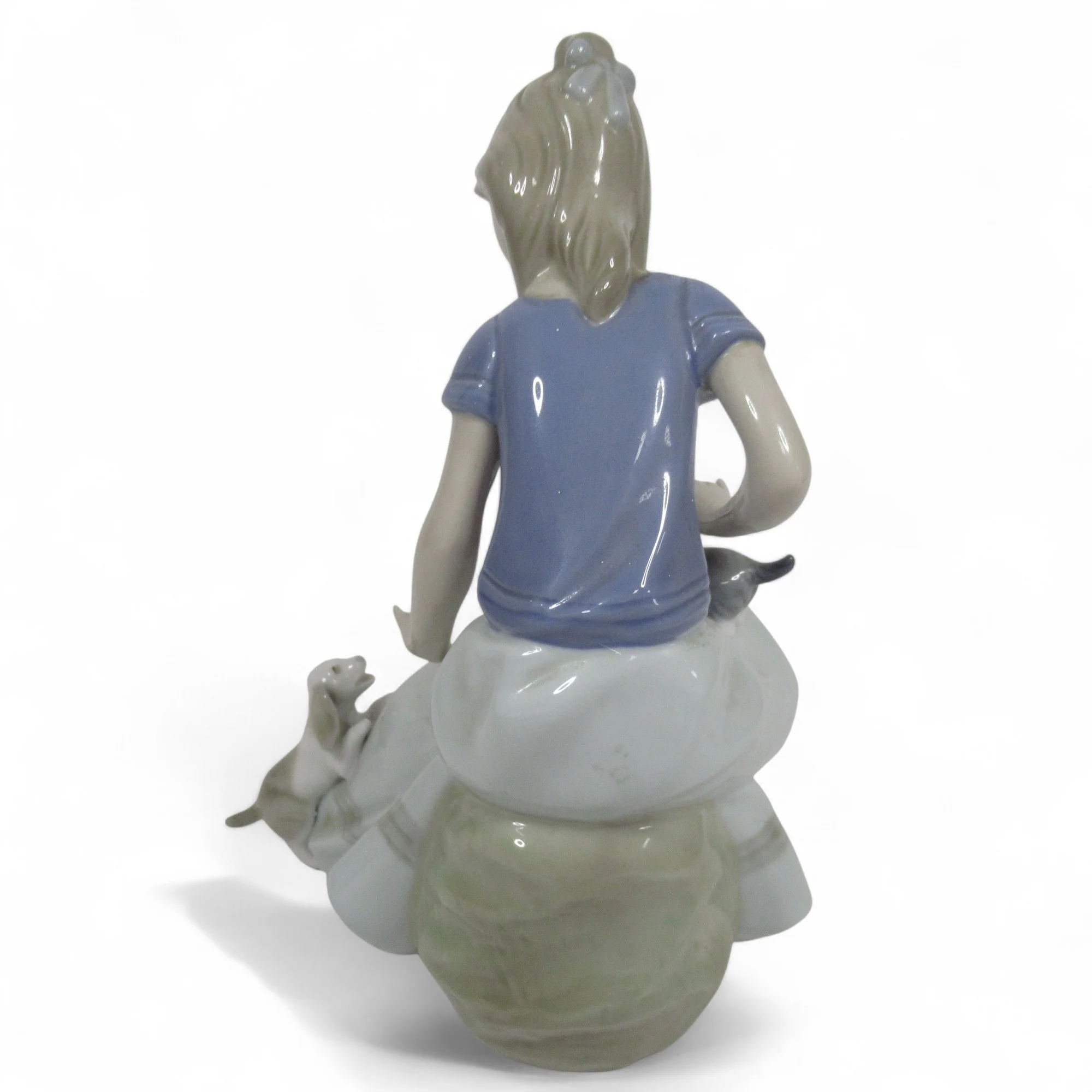 Nao by Lladro Girl with Puppies 1986 Porcelain Figure | Pre-Loved - Image 3