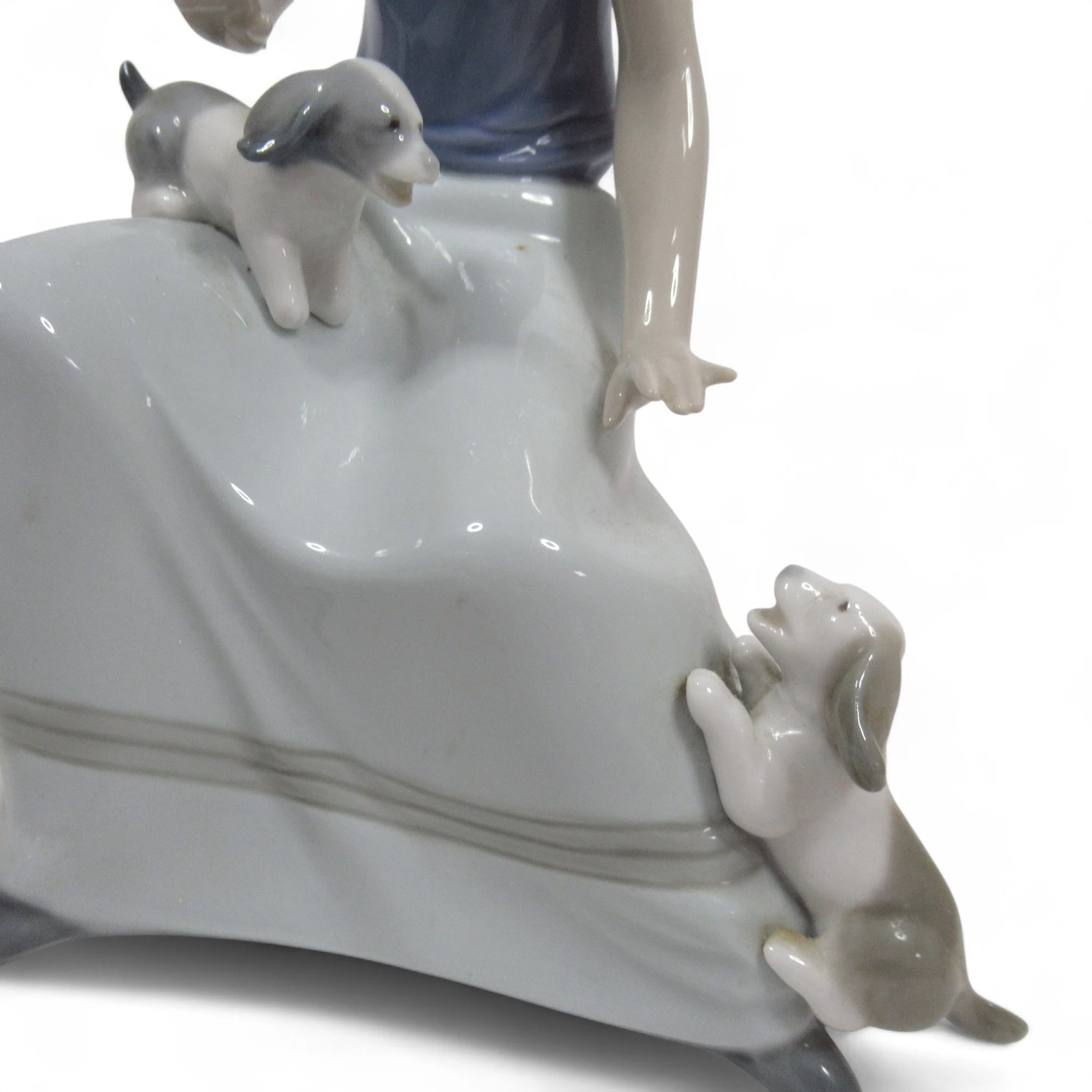 Nao by Lladro Girl with Puppies 1986 Porcelain Figure | Pre-Loved - Image 6