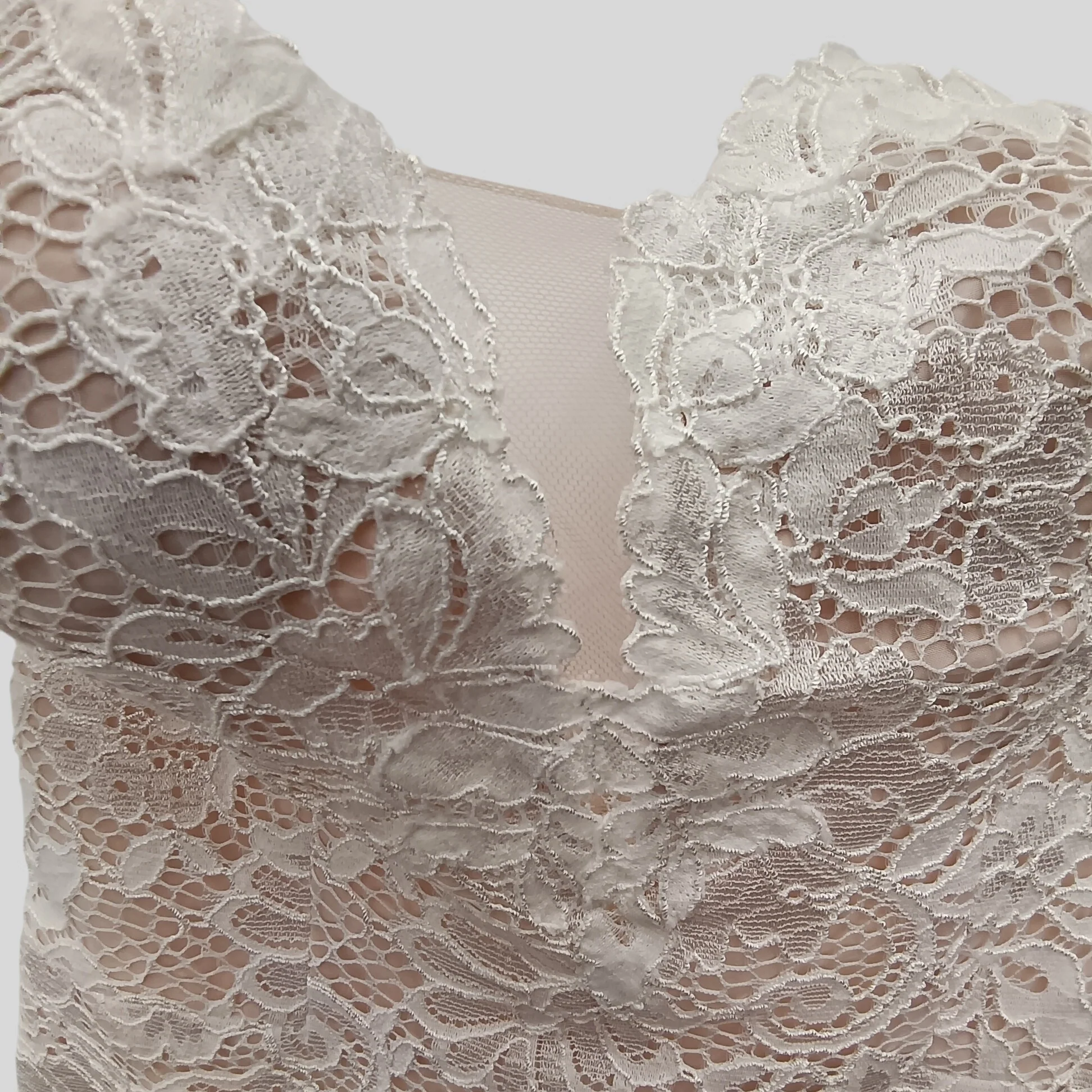 Pronovias Barcelona Stunning Lace over Satin  Hi-low Wedding Dress Strapless UK Small Womenswear | Pre-loved - Image 3
