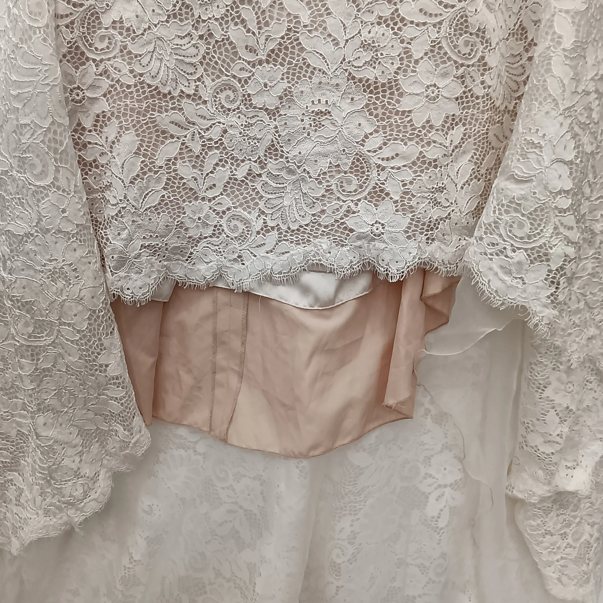 Pronovias Barcelona Stunning Lace over Satin  Hi-low Wedding Dress Strapless UK Small Womenswear | Pre-loved - Image 4