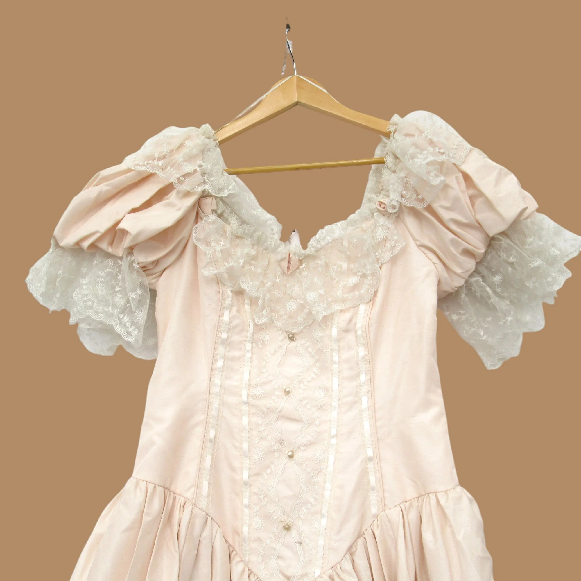 Ronald Joyce Vintage Wedding Dress Pink Frill UK 14 Womenswear | Pre-loved - Image 3