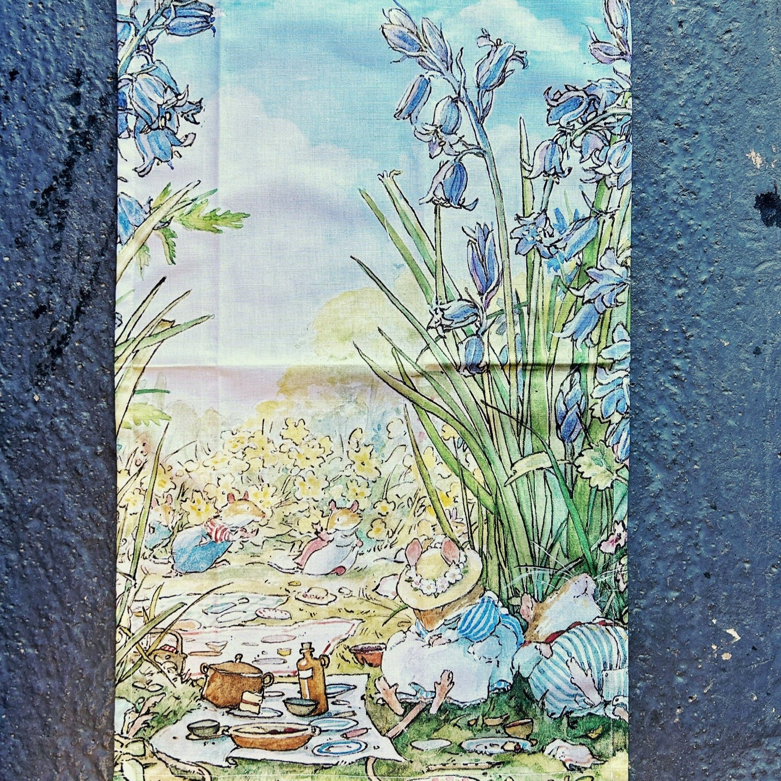 Spring Brambly Hedge | Tea towel