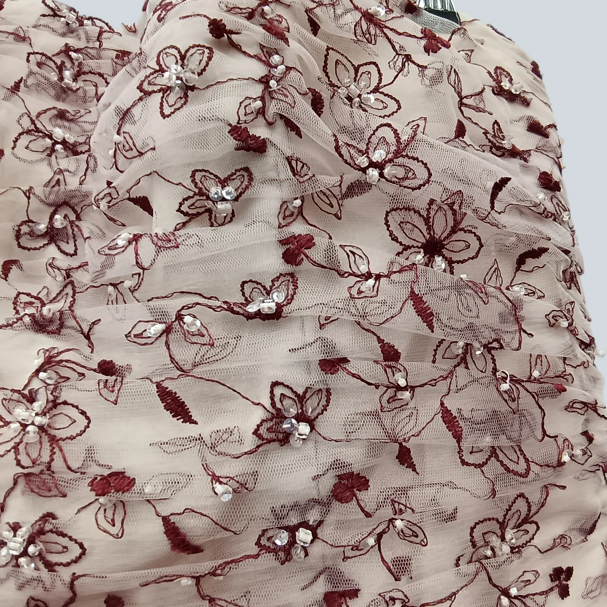 Tutto Bene Ladies Wedding Dress Gold with Red Embroidered Embellished Top UK Large Womenswear | Pre-loved - Image 3