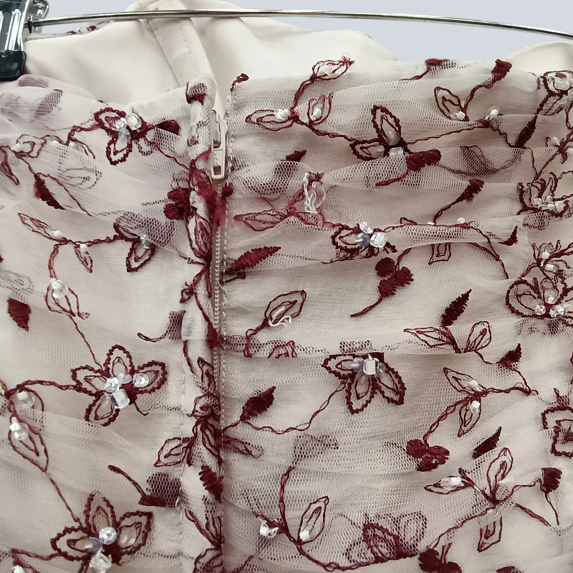 Tutto Bene Ladies Wedding Dress Gold with Red Embroidered Embellished Top UK Large Womenswear | Pre-loved - Image 4