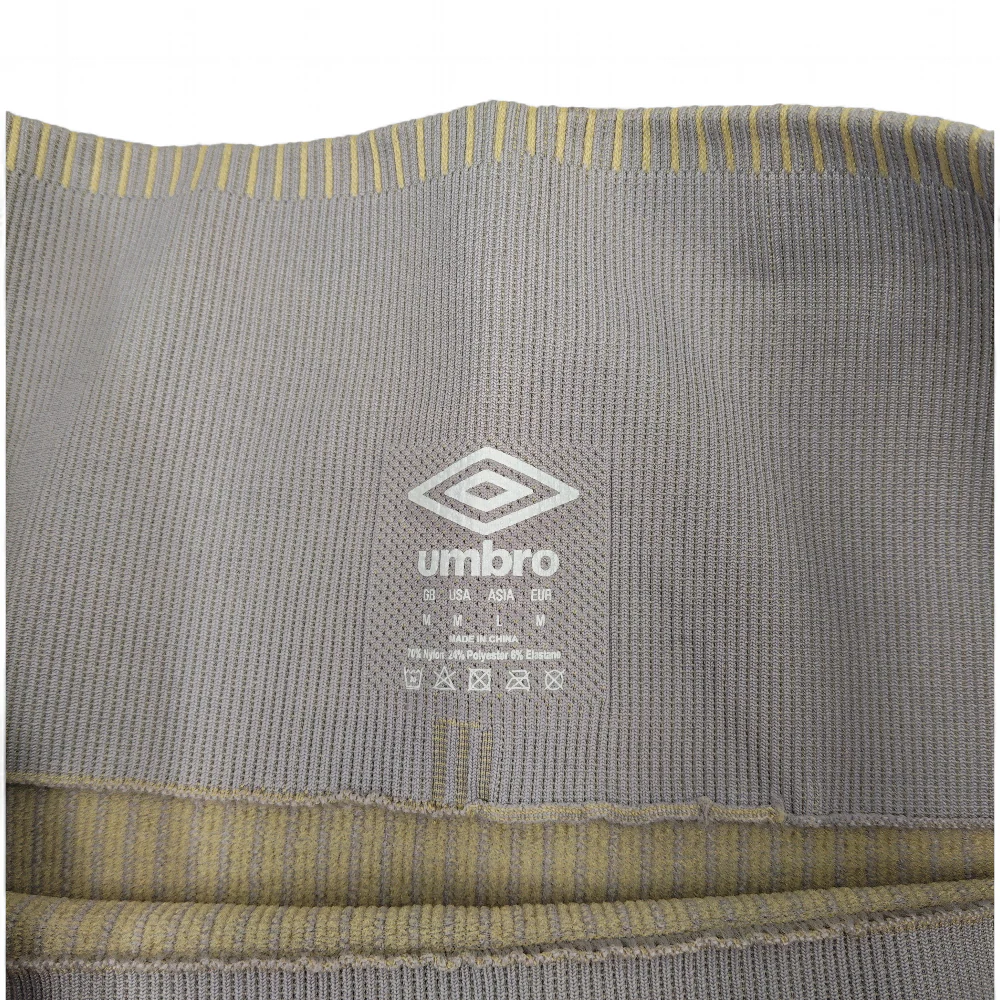 Umbro Seamless Gym Shorts UK 12 Grey Yellow Womenswear | Pre-loved - Image 5