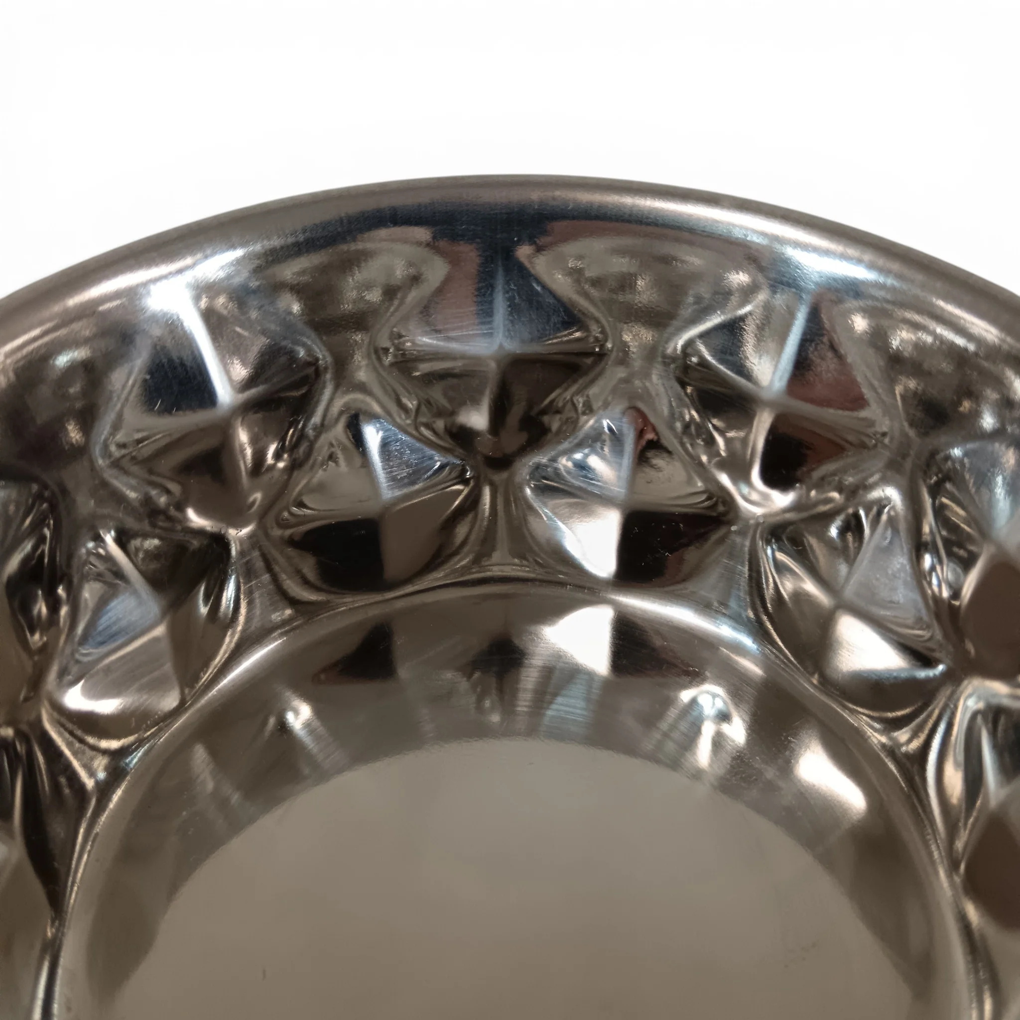 Unbranded Pet Bowl Non-Slip Stainless Steel Textured Mirror Design 12cm | Pre-loved - Image 2