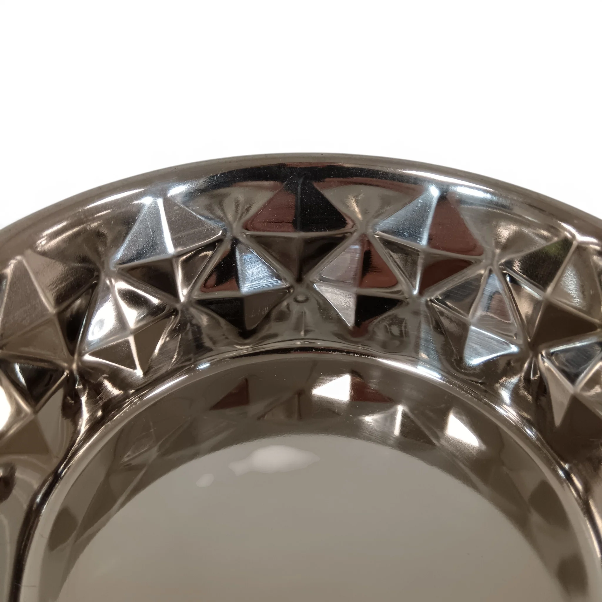 Unbranded Pet Bowl Non-Slip Stainless Steel Textured Mirror Design 14cm | Pre-loved - Image 2