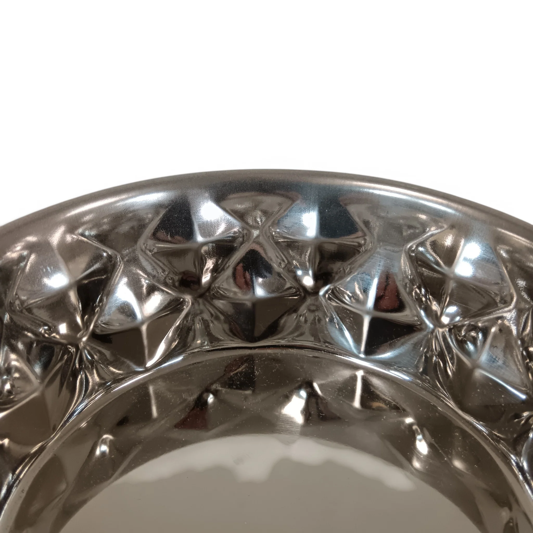 Unbranded Pet Bowl Non-Slip Stainless Steel Textured Mirror Design 17cm | Pre-loved - Image 2