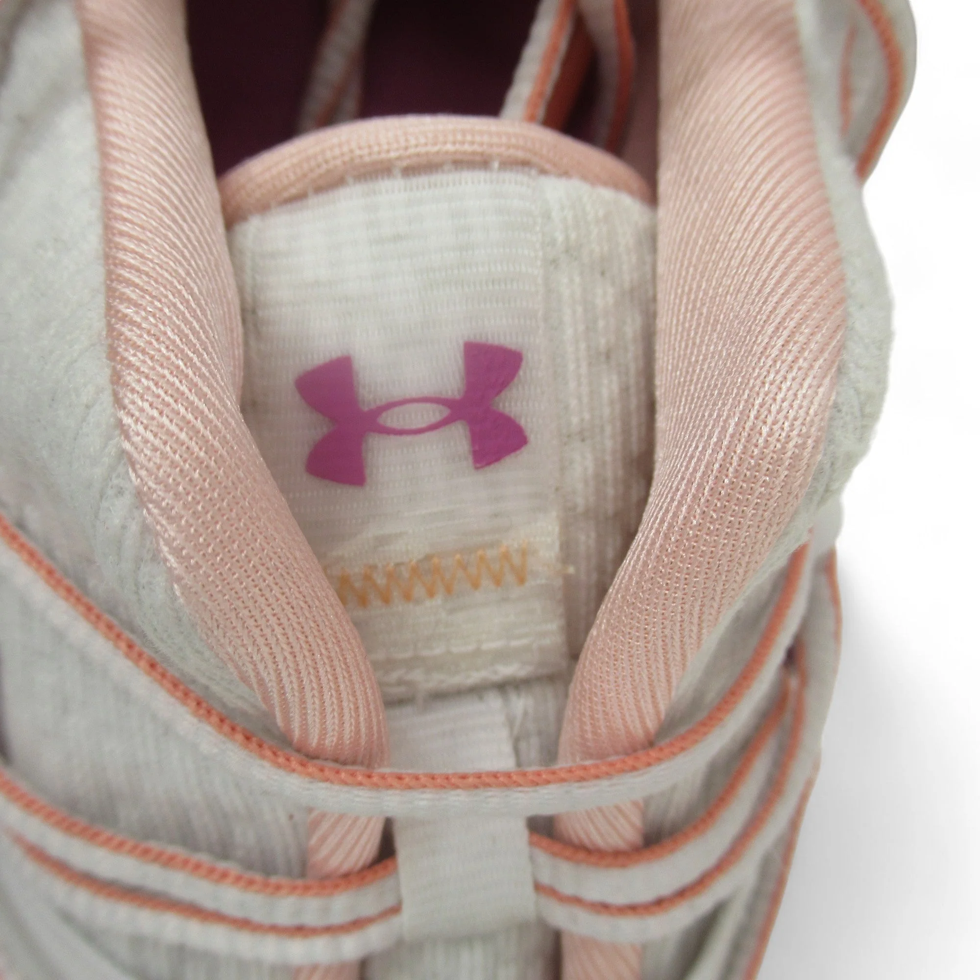 Under Armour UK 4 White Pink Trainers Sports Womenswear | Preloved - Image 4