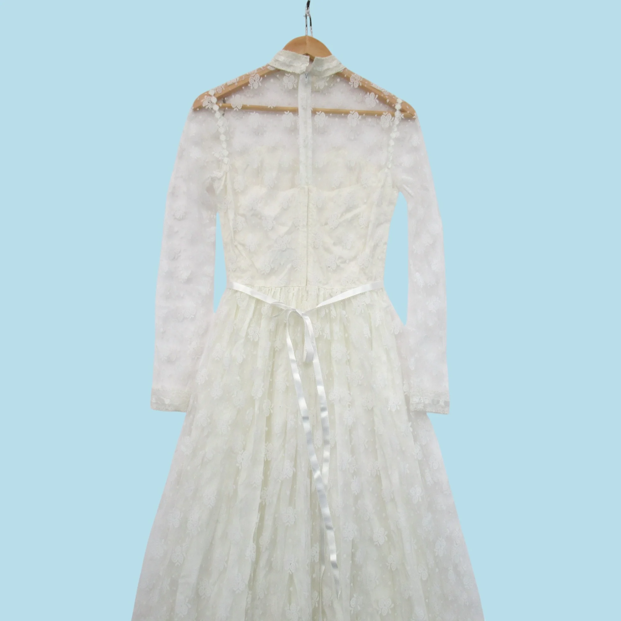 Vintage 1970s Wedding Dress Ivory UK 10 Lace Womenswear | Pre-loved - Image 3