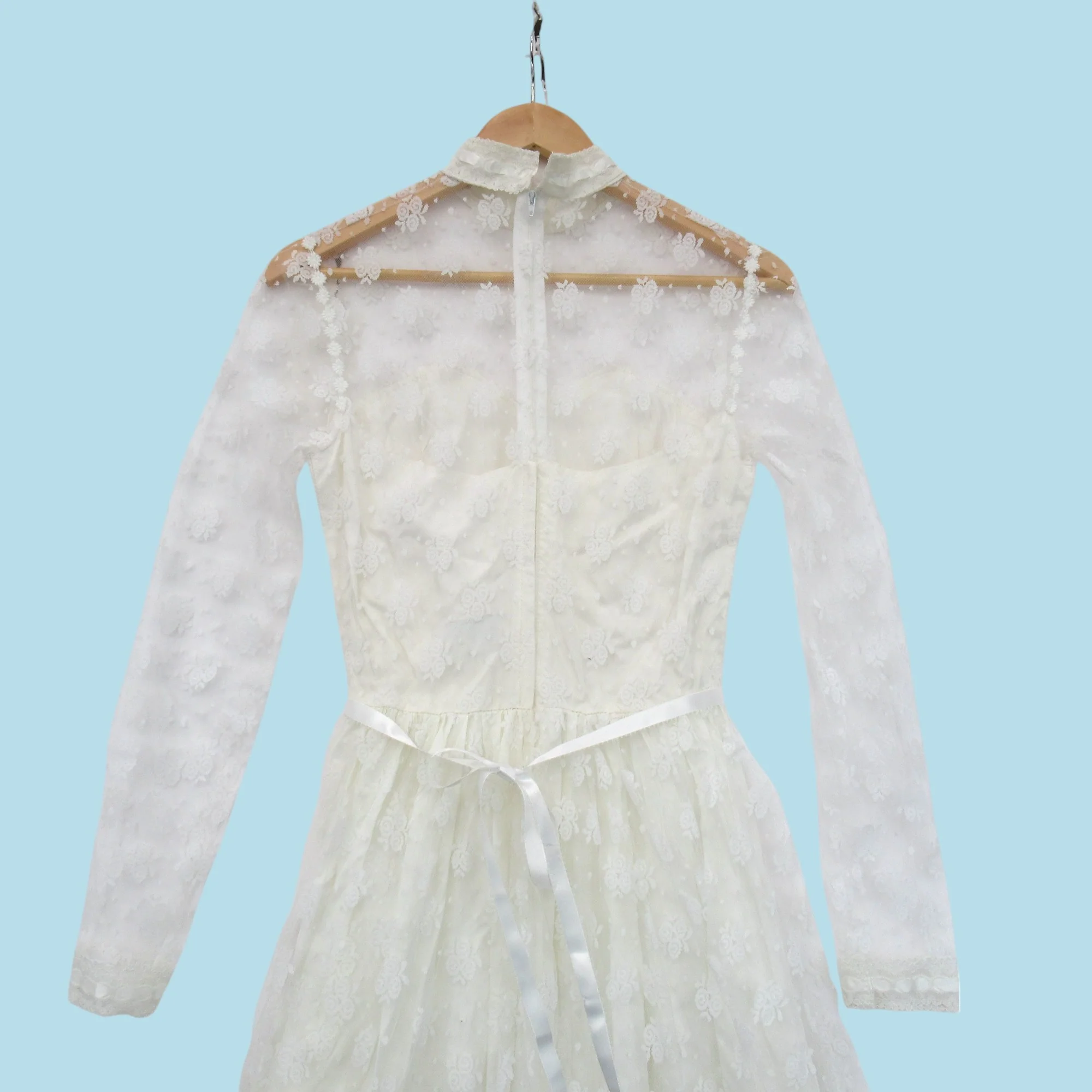 Vintage 1970s Wedding Dress Ivory UK 10 Lace Womenswear | Pre-loved - Image 6
