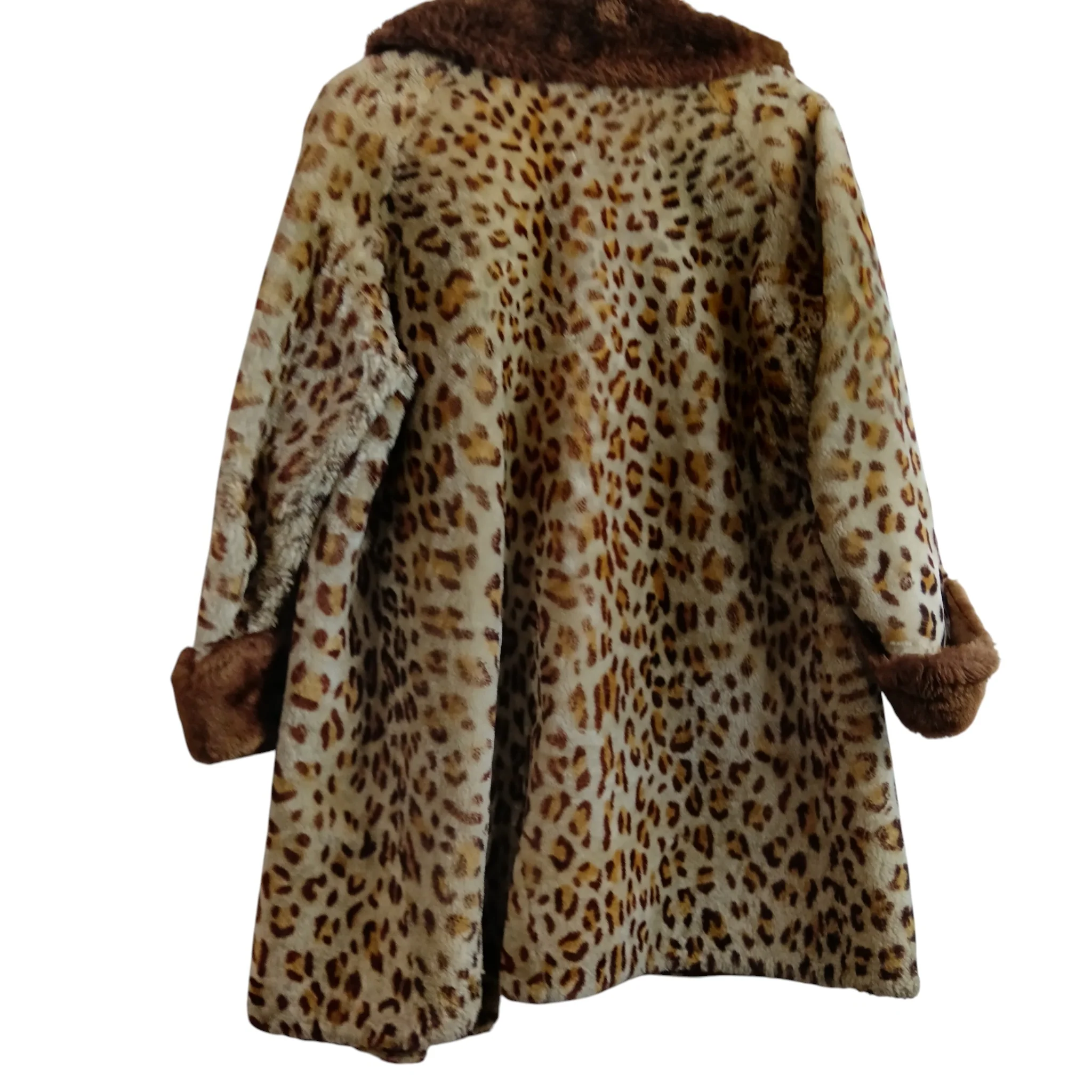 Vintage Coat - Royal Caster - Best Beaver Lamb - Leopard Print  Women's Large -Womenswear | Pre-loved - Image 2