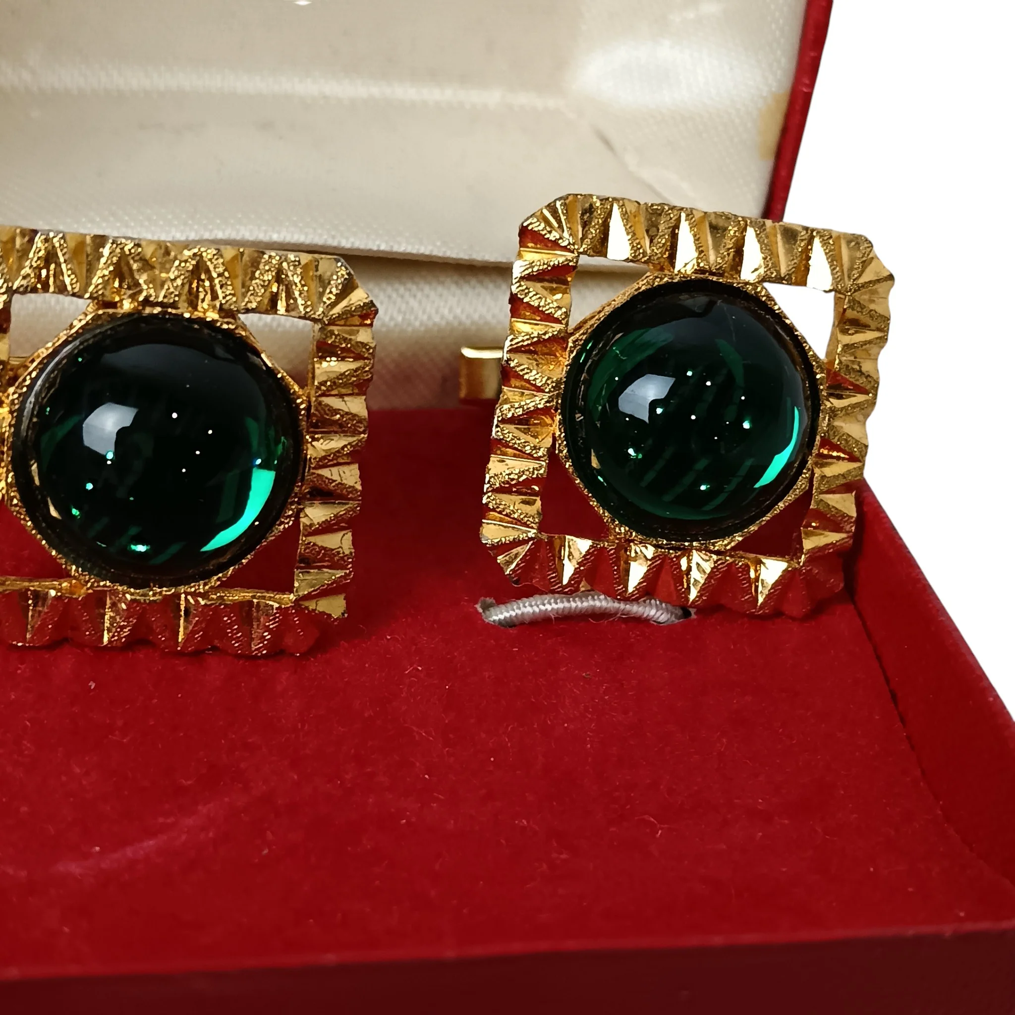 Vintage Gold Plated Squared Diamond Cut Green Stone Cufflinks Menswear | Preloved - Image 2