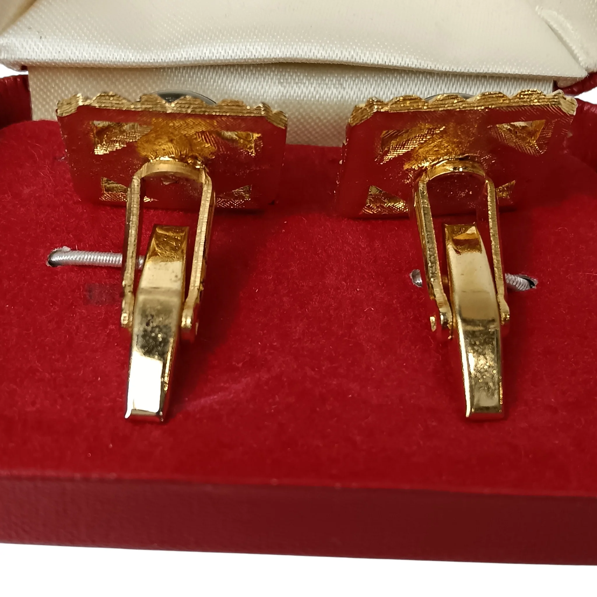 Vintage Gold Plated Squared Diamond Cut Green Stone Cufflinks Menswear | Preloved - Image 4