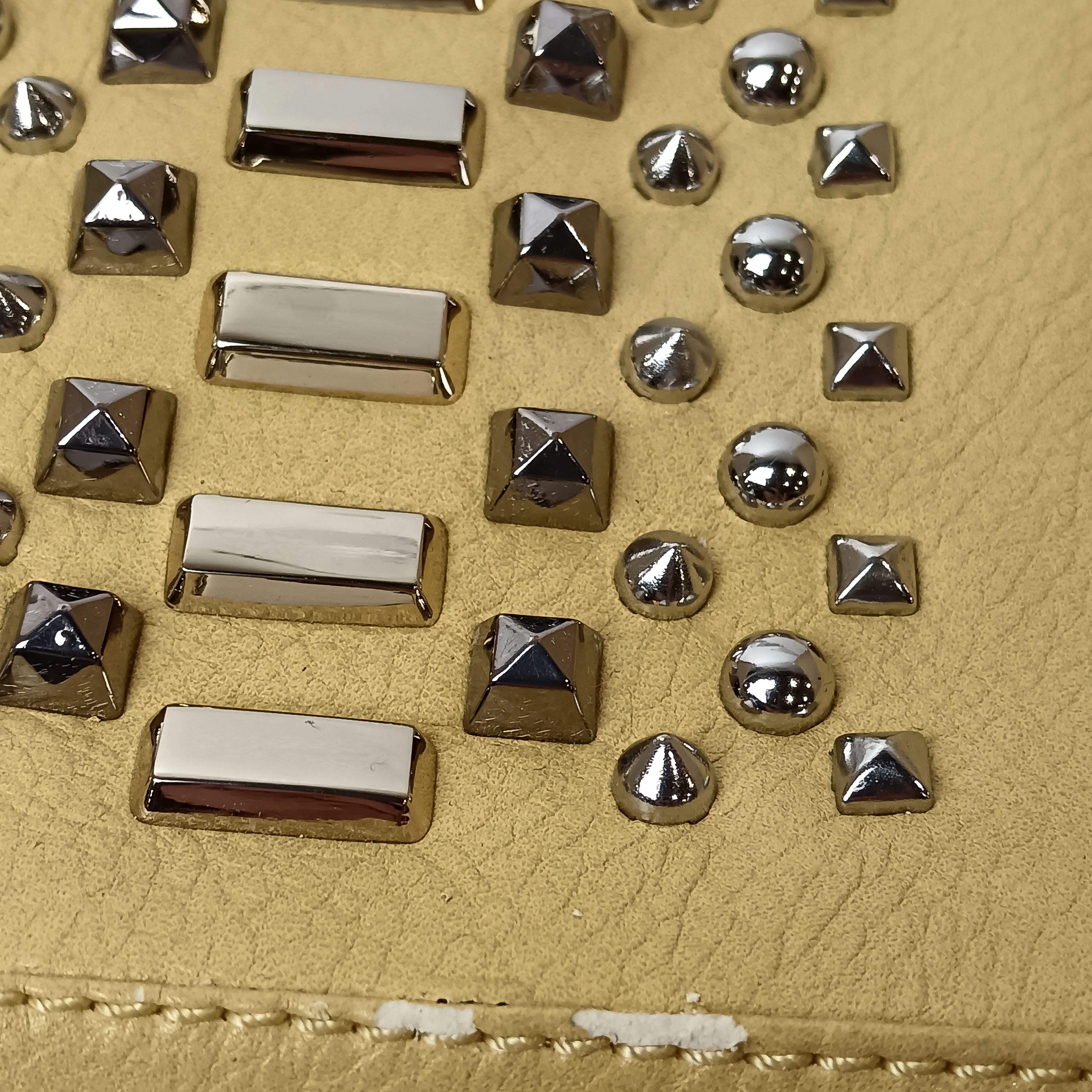 Vintage GUESS Yellow Studded  Ladies Clutch Bag- Womenswear | Pre-loved - Image 4