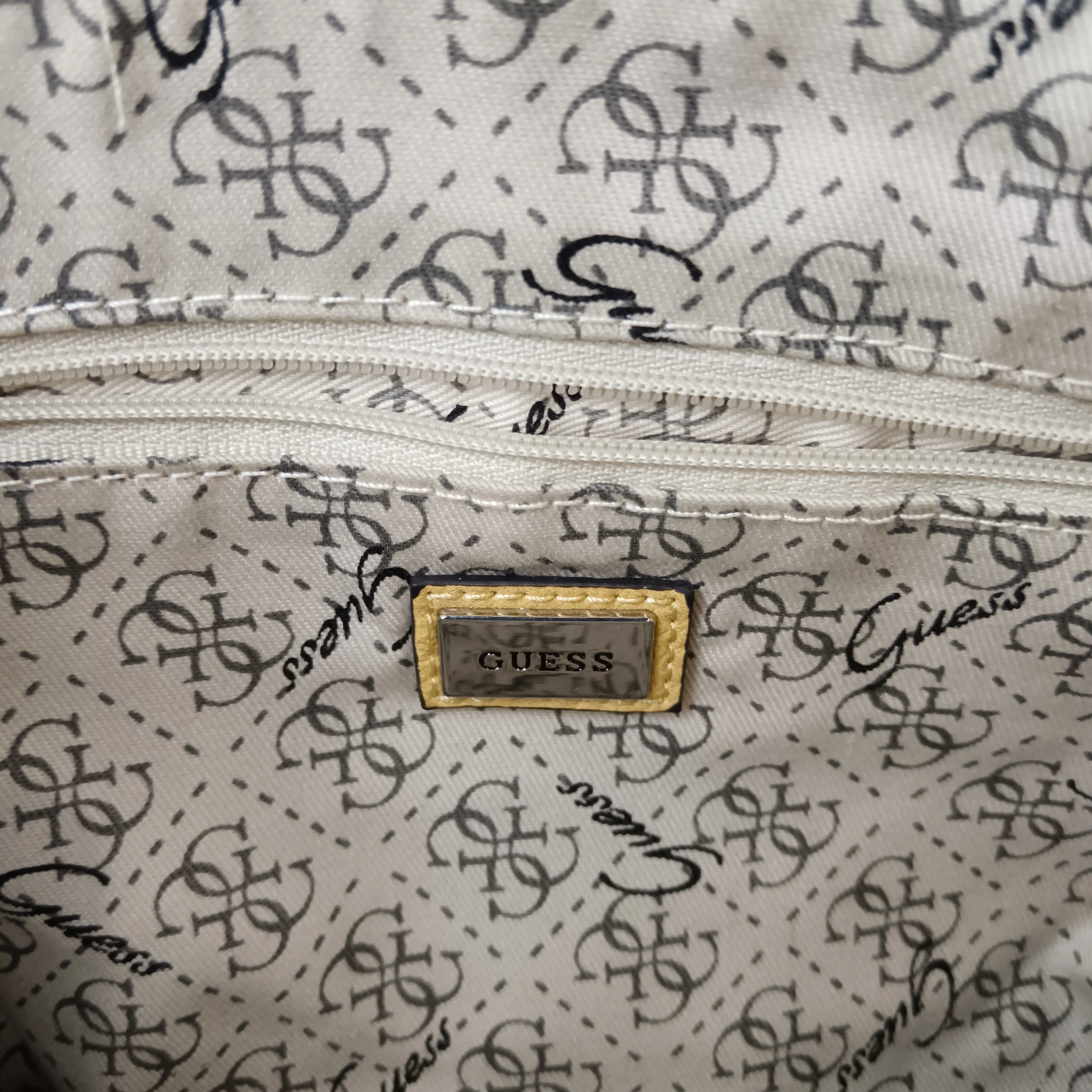Vintage GUESS Yellow Studded  Ladies Clutch Bag- Womenswear | Pre-loved - Image 6