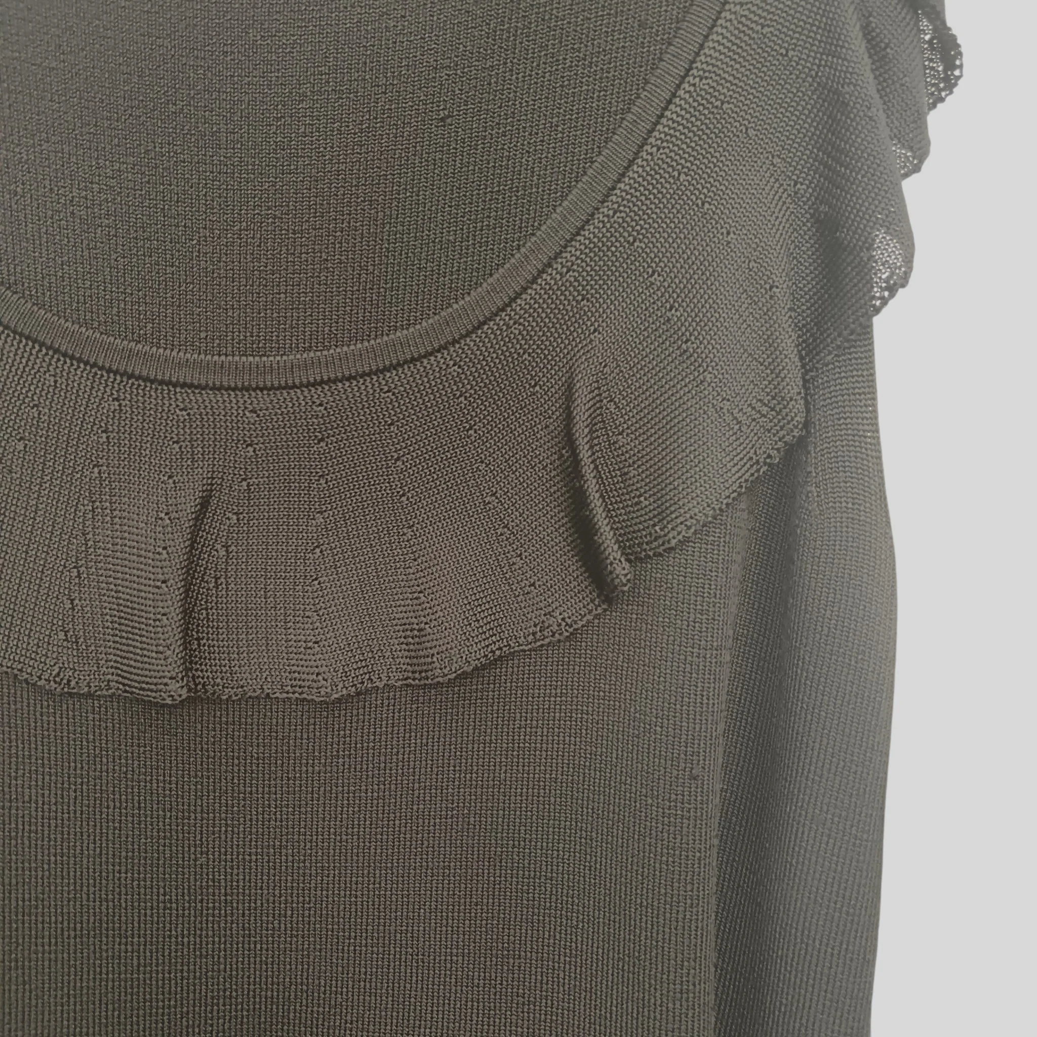 Vintage Jaeger Ladies Black Knitted Top Frilled Top Sleeveless UK 10  - Womenswear | Pre-loved - Image 3