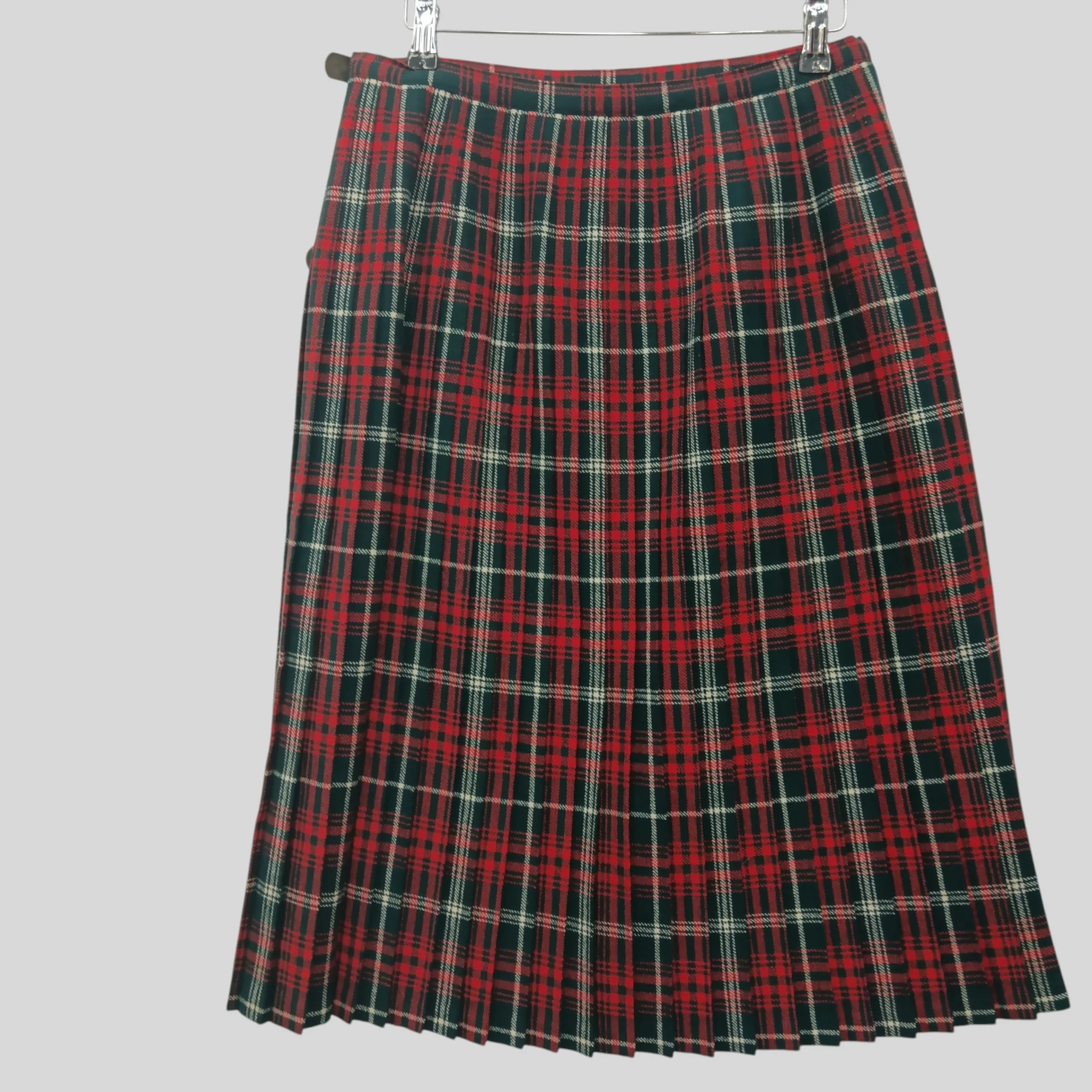 Vintage Mosbrook Ladies Tartan Kilt Red and Black Pure New Wool UK 16  Womenswear | Preloved - Image 2