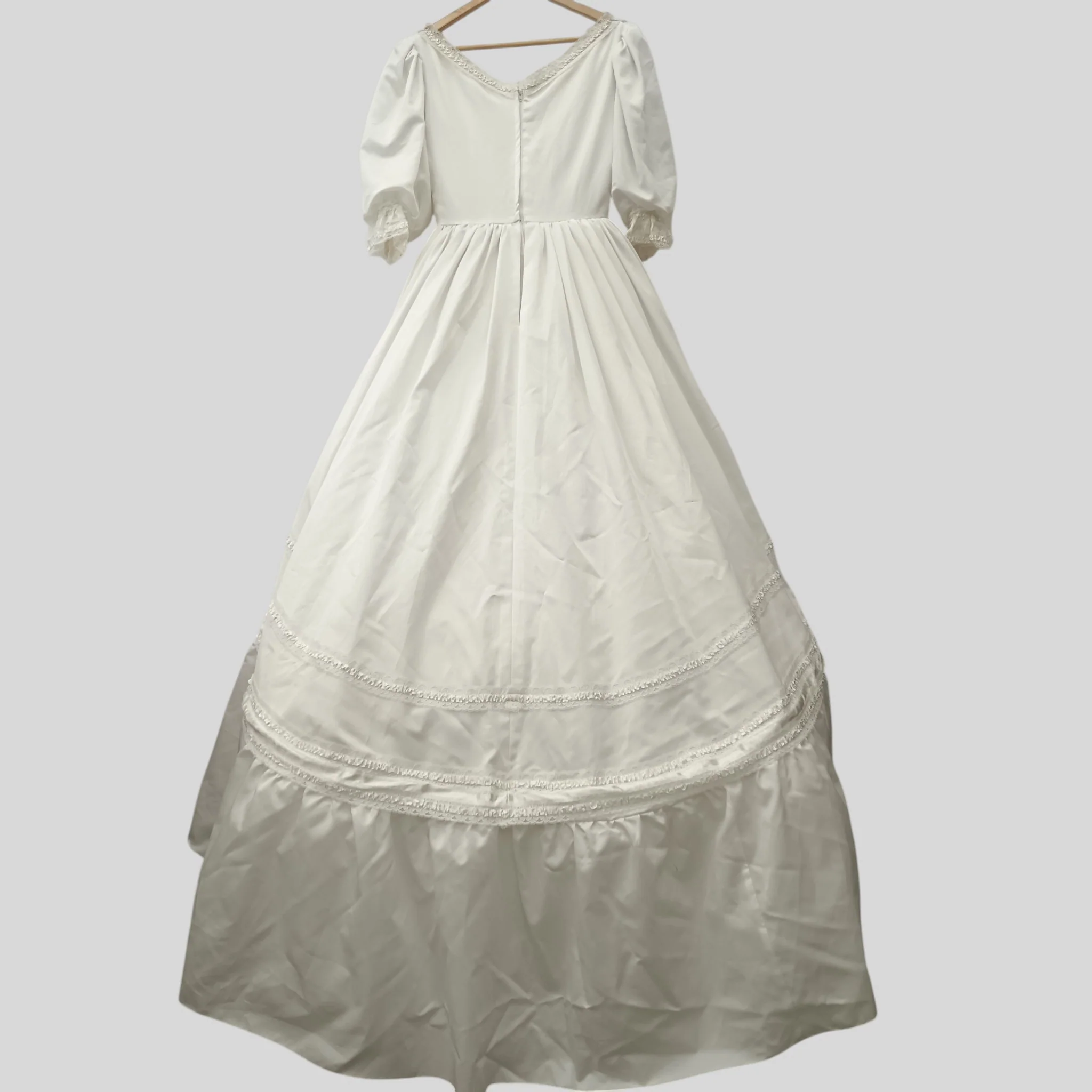Vintage Unbranded White V-neck Dress Half Sleeves UK Small Womenswear | Pre-loved - Image 2