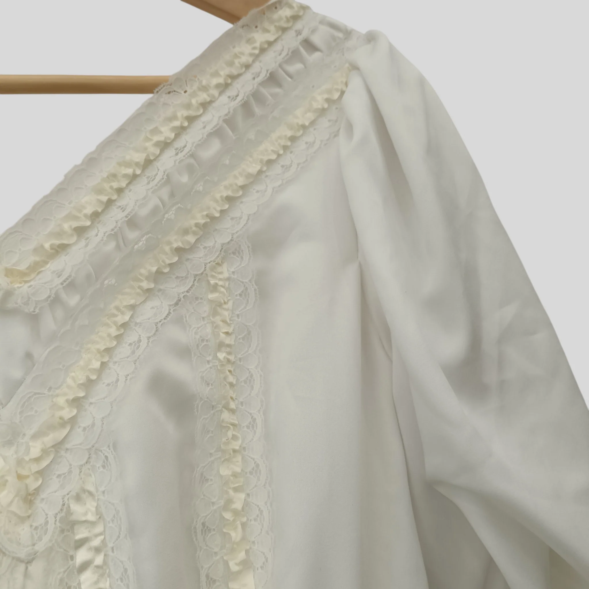 Vintage Unbranded White V-neck Dress Half Sleeves UK Small Womenswear | Pre-loved - Image 3
