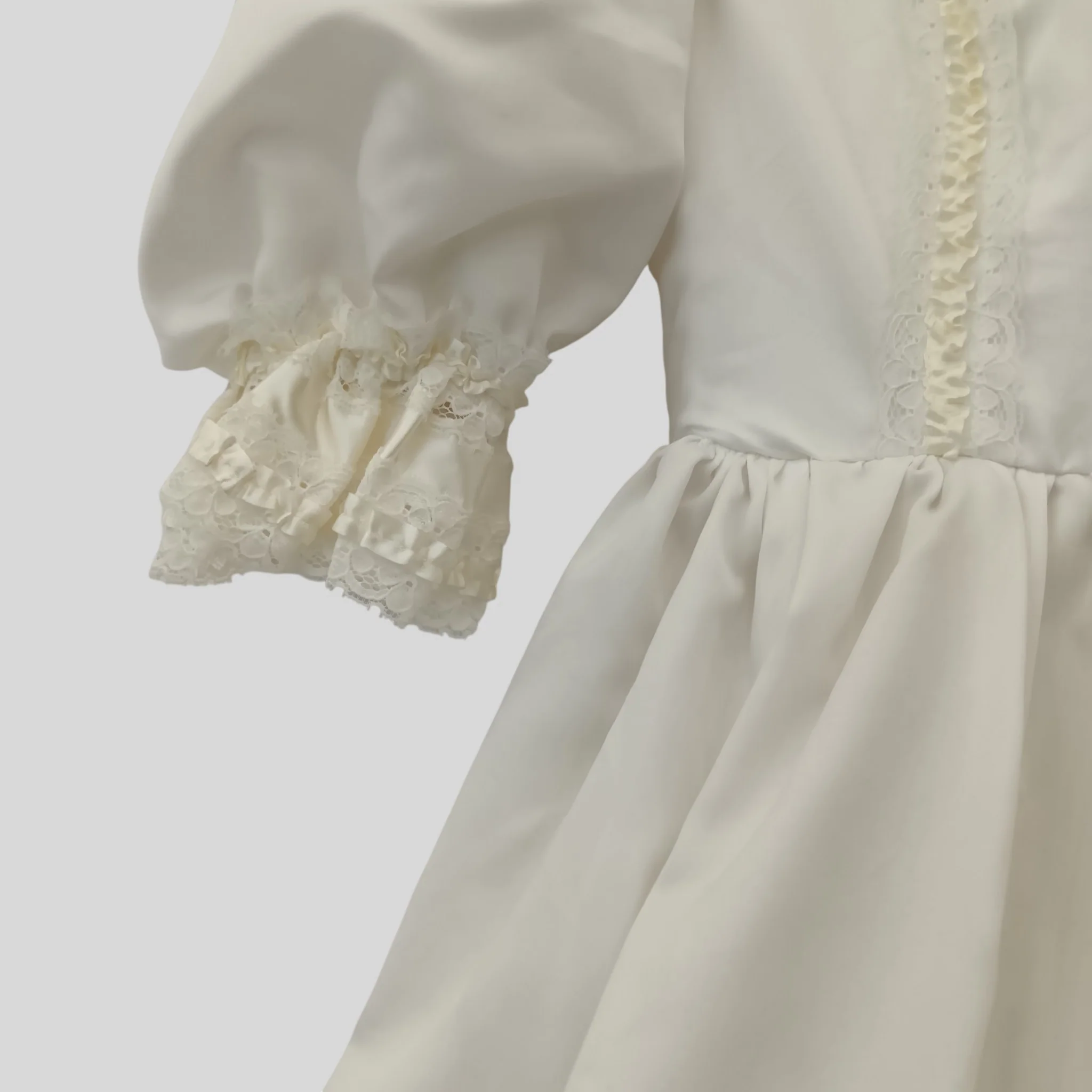 Vintage Unbranded White V-neck Dress Half Sleeves UK Small Womenswear | Pre-loved - Image 4