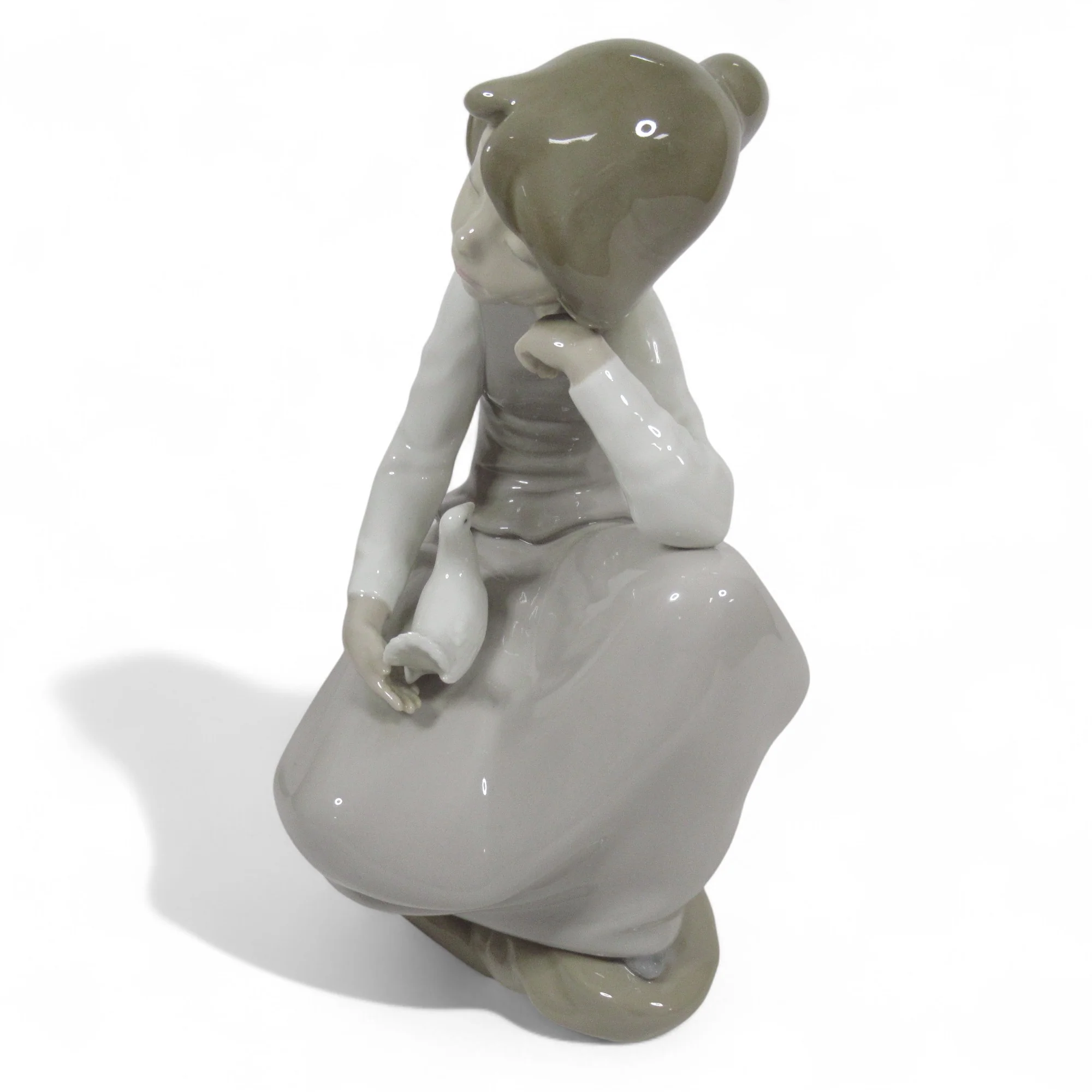 Nao by Lladro Girl With Dove Figurine 9" Porcelain 1981 | Pre-Loved - Image 4